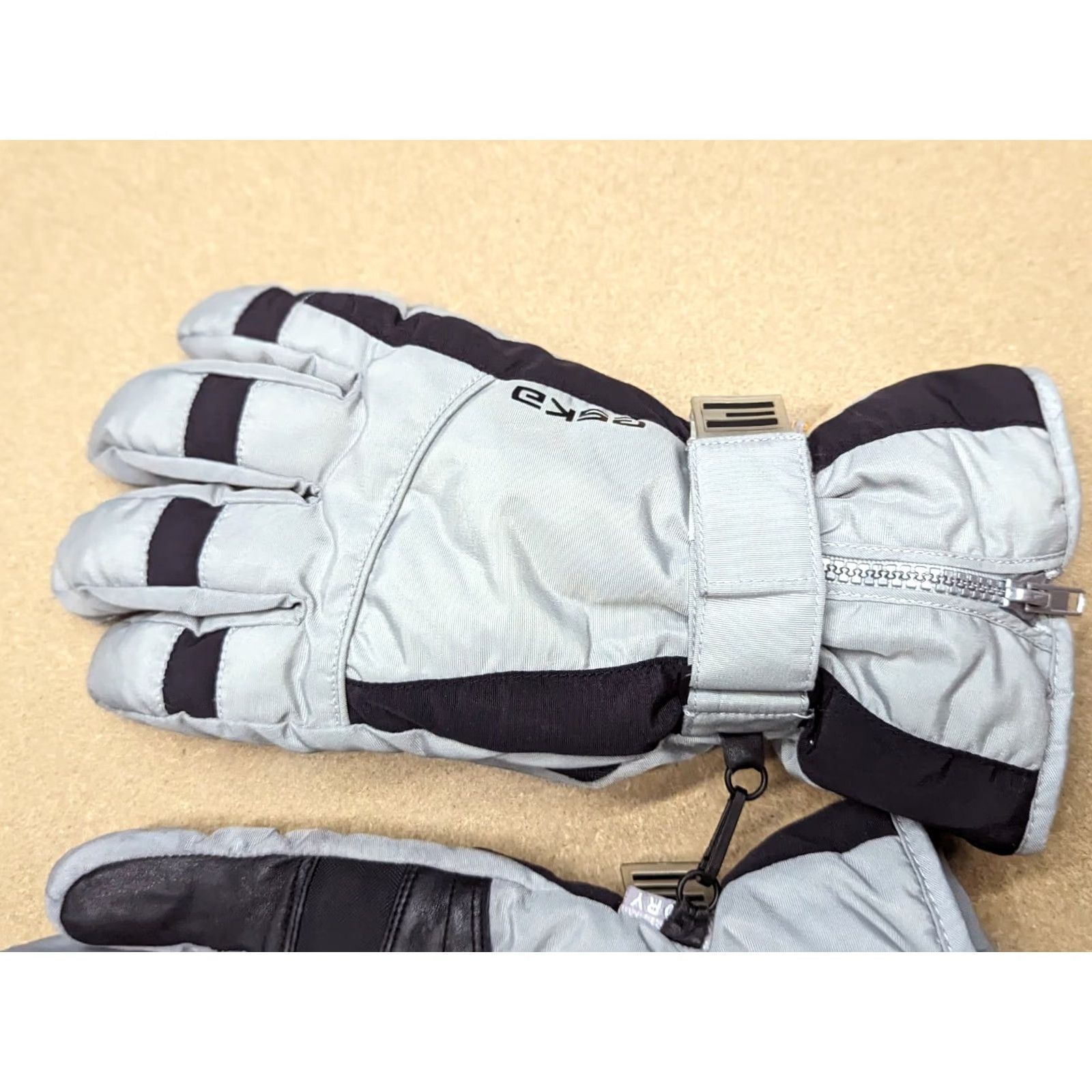 Vintage ESKA Motorcycle Mens Gloves Size 11 Gray Winter Warm Thermal ISODRY Grip Glove Leather, Nylon, Polyester Lined Size ONE SIZE - 5 Thumbnail