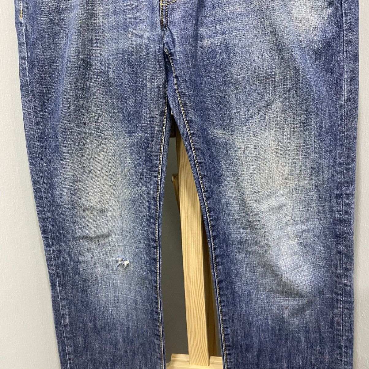 Dsquared2 Dsquared2 Blue Wash Distressed Button-Fly Straight Jeans Size US 32 / EU 48 - 4 Thumbnail