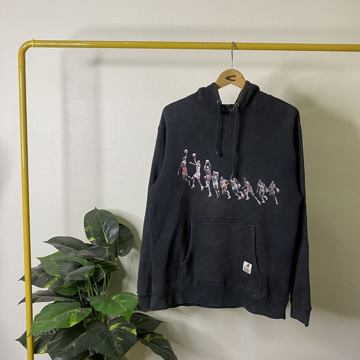 Jordan Brand × NBA × Vintage Vintage Michael Jordan Flying Man NBA Pullover Hoodie Size US M / EU 48-50 / 2 - 1 Thumbnail