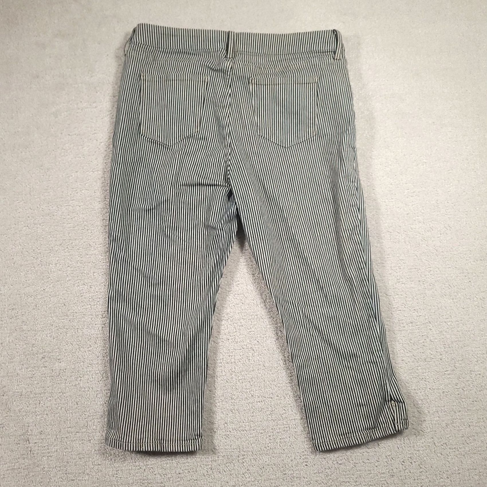 Old Navy St. John's Bay Crop Pants Women’s 4 White Black Pin-Stripe Capri Denim Jeans Shoes? Size 27" / US 4 / IT 40 - 7 Thumbnail