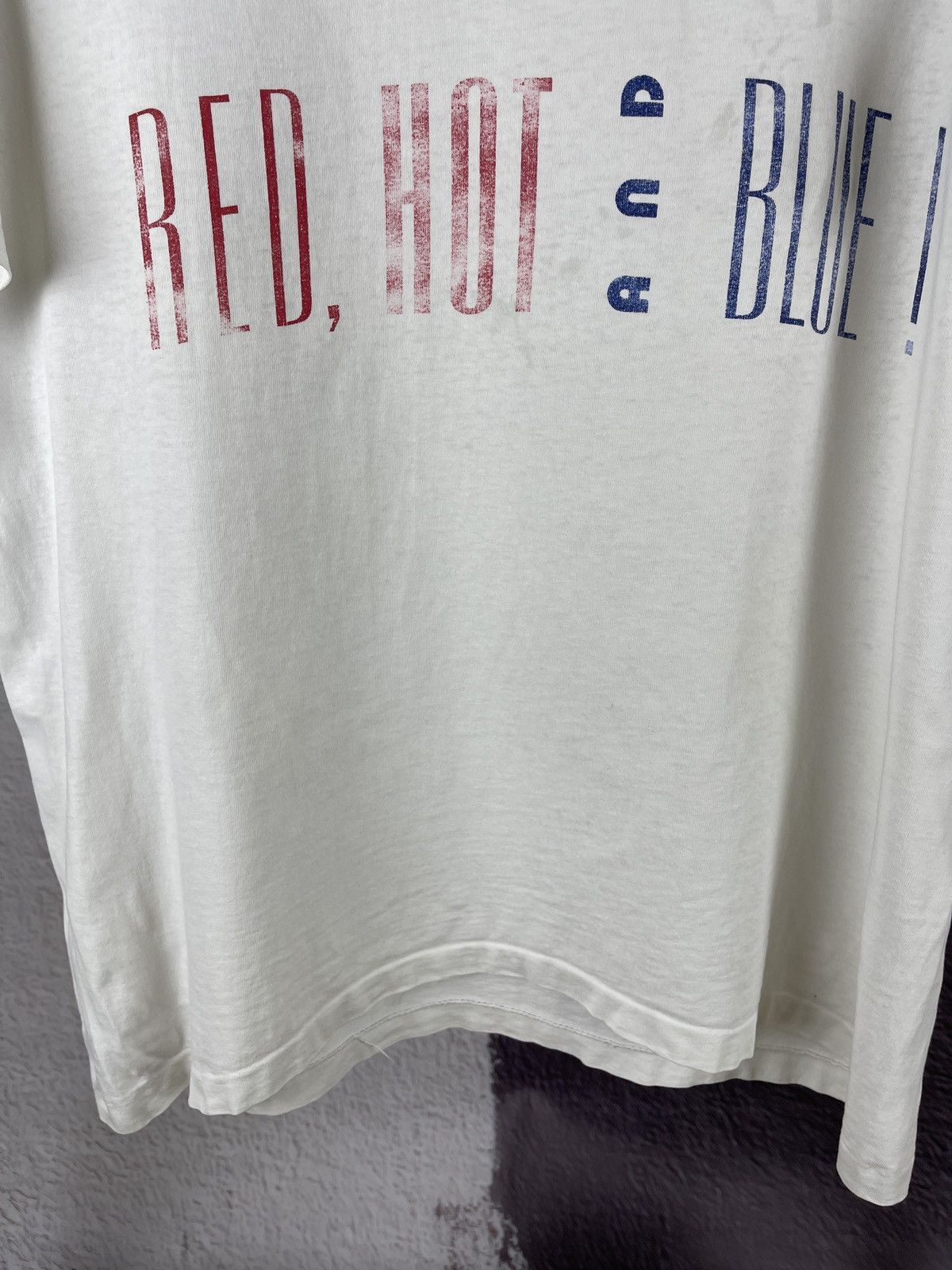 Japanese Brand 90’s Estée Lauder “Red Hot and Blue!” Tee shirt used Size US L / EU 52-54 / 3 - 9 Thumbnail