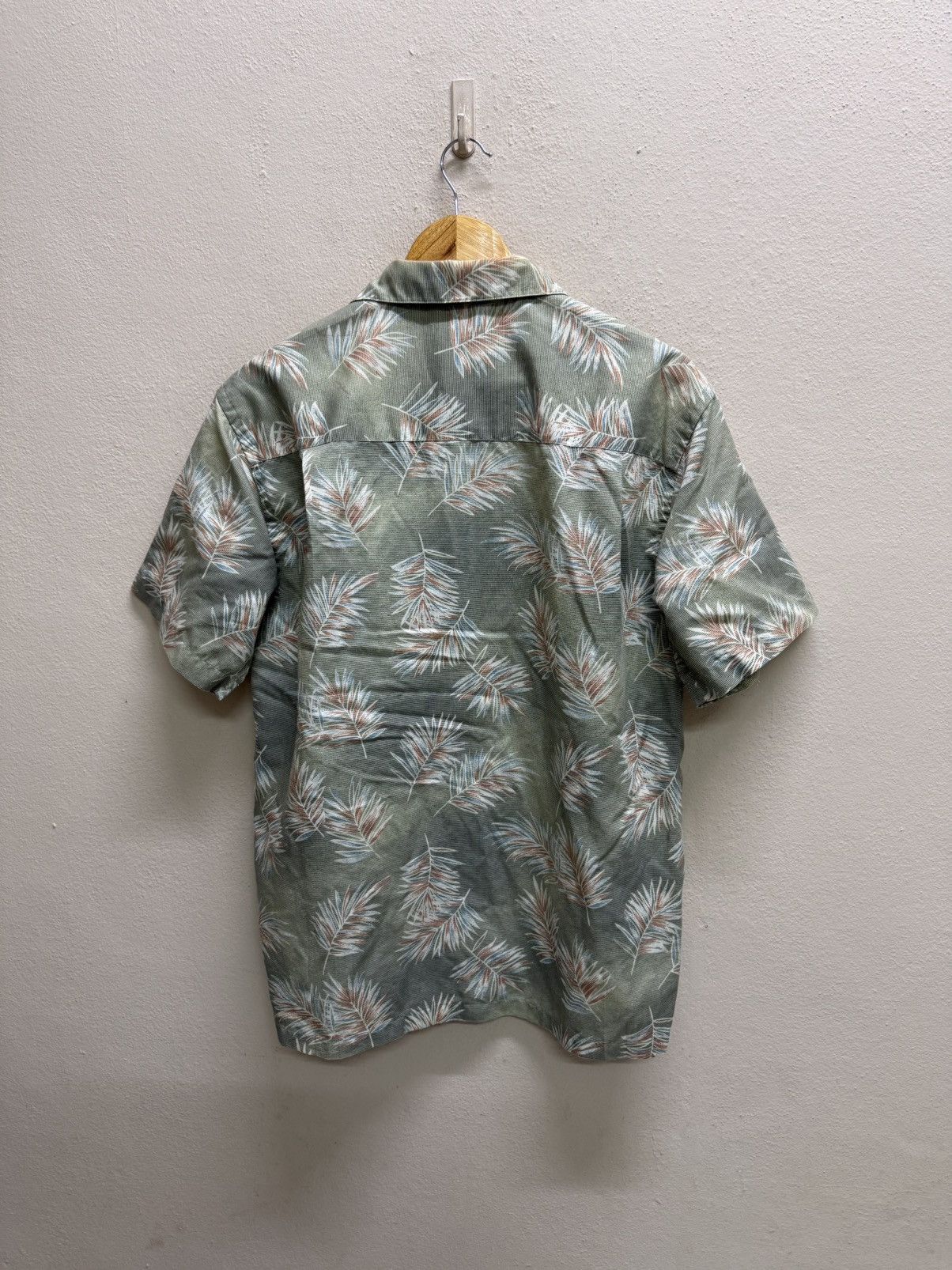 Japanese Brand VINTAGE IY BASICS FLORA DESIGN HAWAII BUTTON UP SHIRT Size US M / EU 48-50 / 2 - 16 Thumbnail