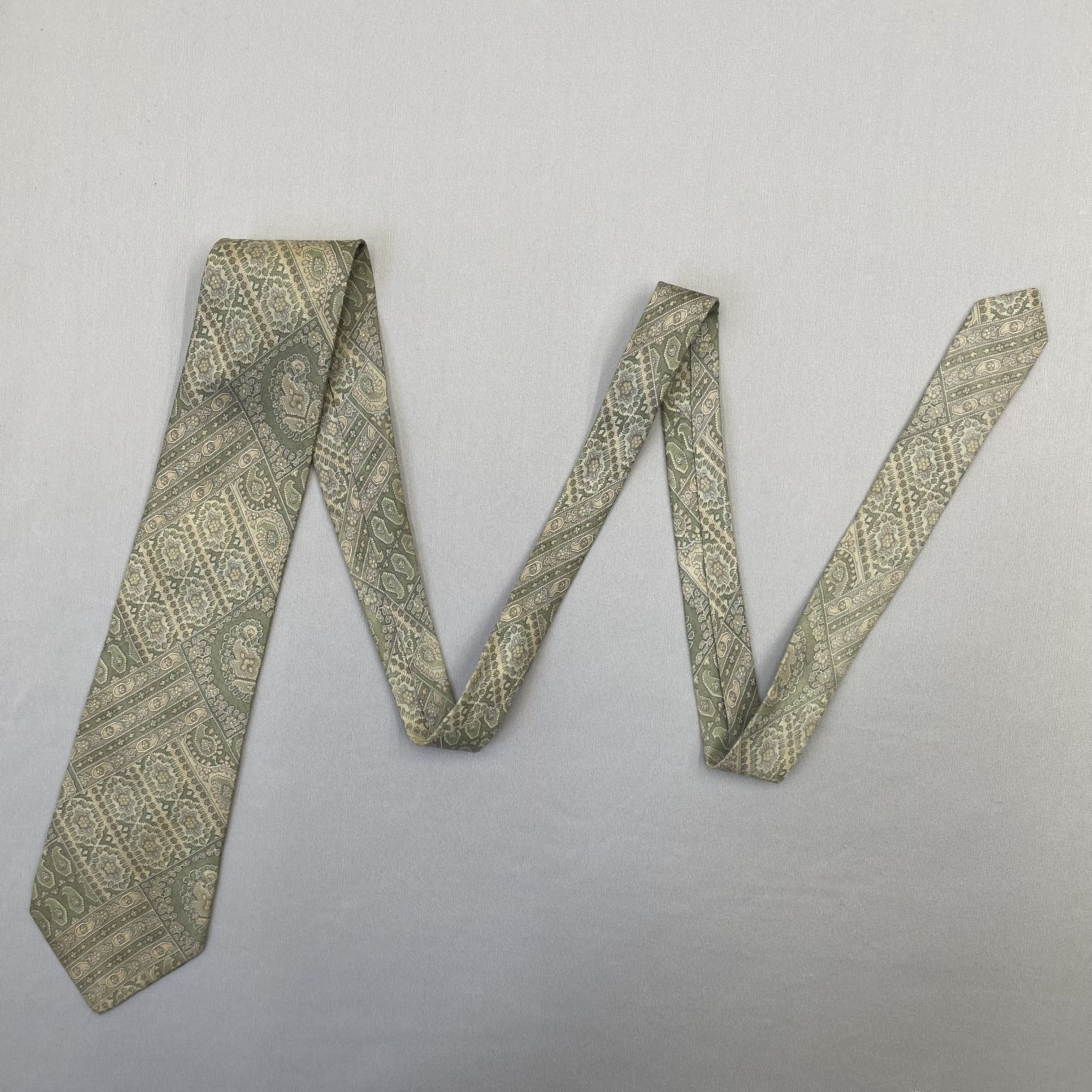 Japanese Brand Vintage Yves Saint Laurent SILK Necktie Cravate Pure Silk Size ONE SIZE - 5 Thumbnail
