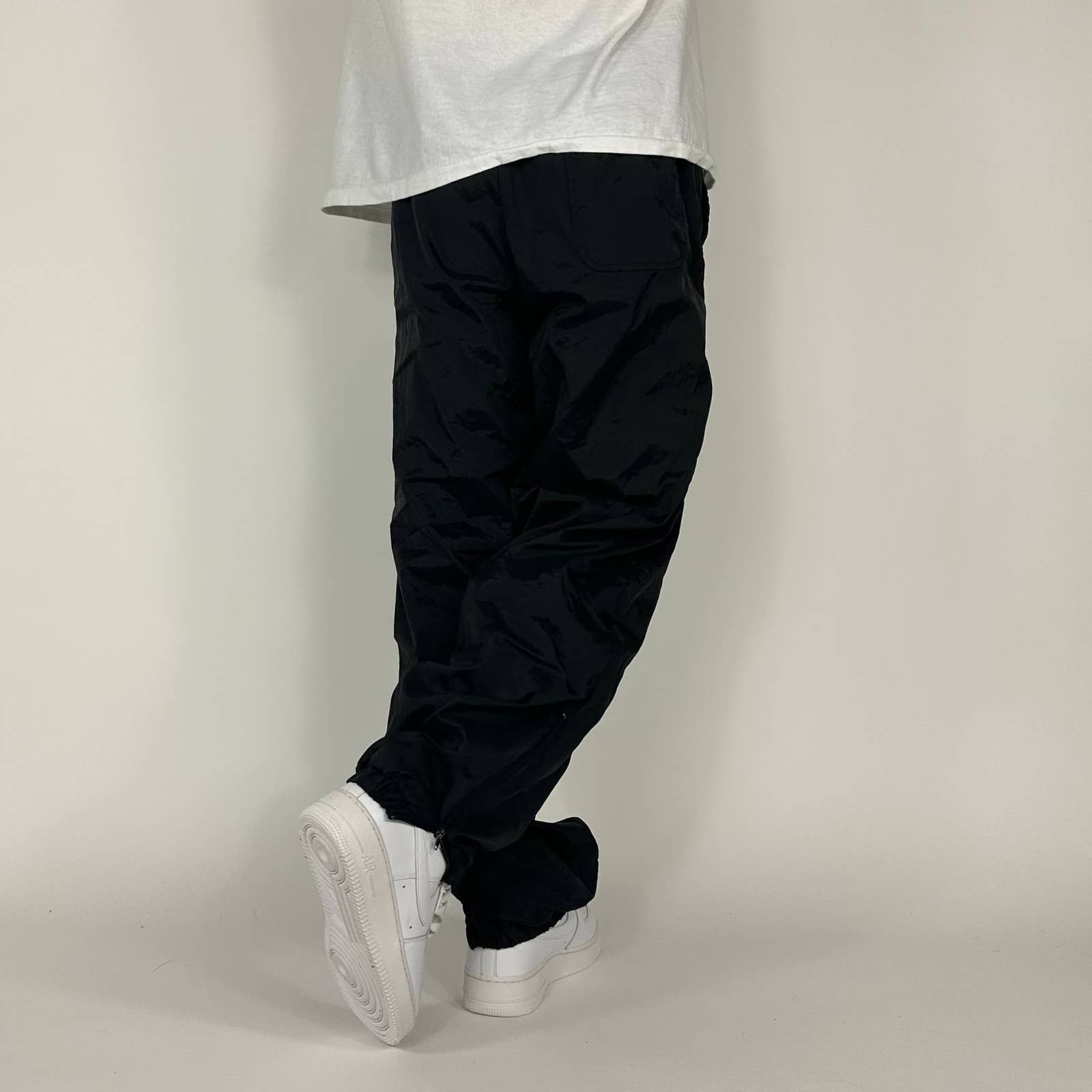 Japanese Brand × Vintage Vintage Baggy Black Retro Nylon Streetwear Sweatpants Size US 36 / EU 52 - 2 Thumbnail