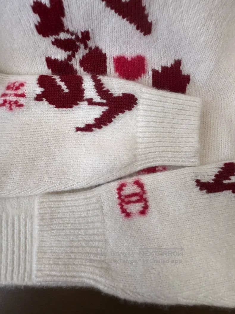 Chanel Chanel Ski Series White Flower Turtleneck Cashmere Sweater Size XS / US 0-2 / IT 36-38 - 4 Thumbnail