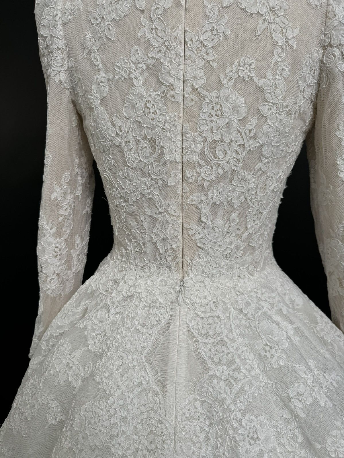 Other Preloved US 2 Anna Augusta French Corded Lace Bridal Gown Size XS / US 0-2 / IT 36-38 - 7 Thumbnail