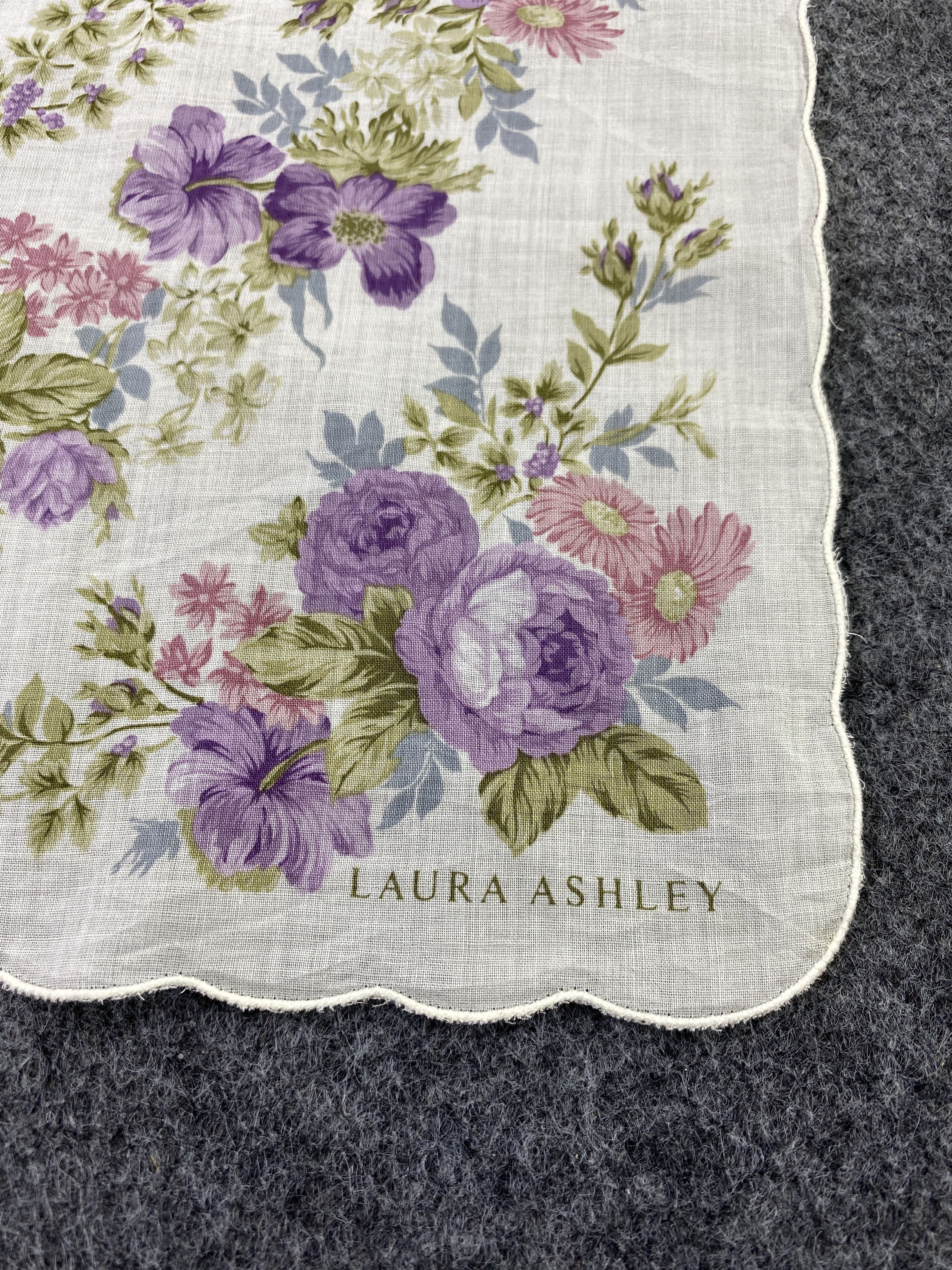 Laura Ashley × Vintage Laura Ashley floral Handkerchief/Bandana/Neckerchief-B170 Size ONE SIZE - 5 Thumbnail