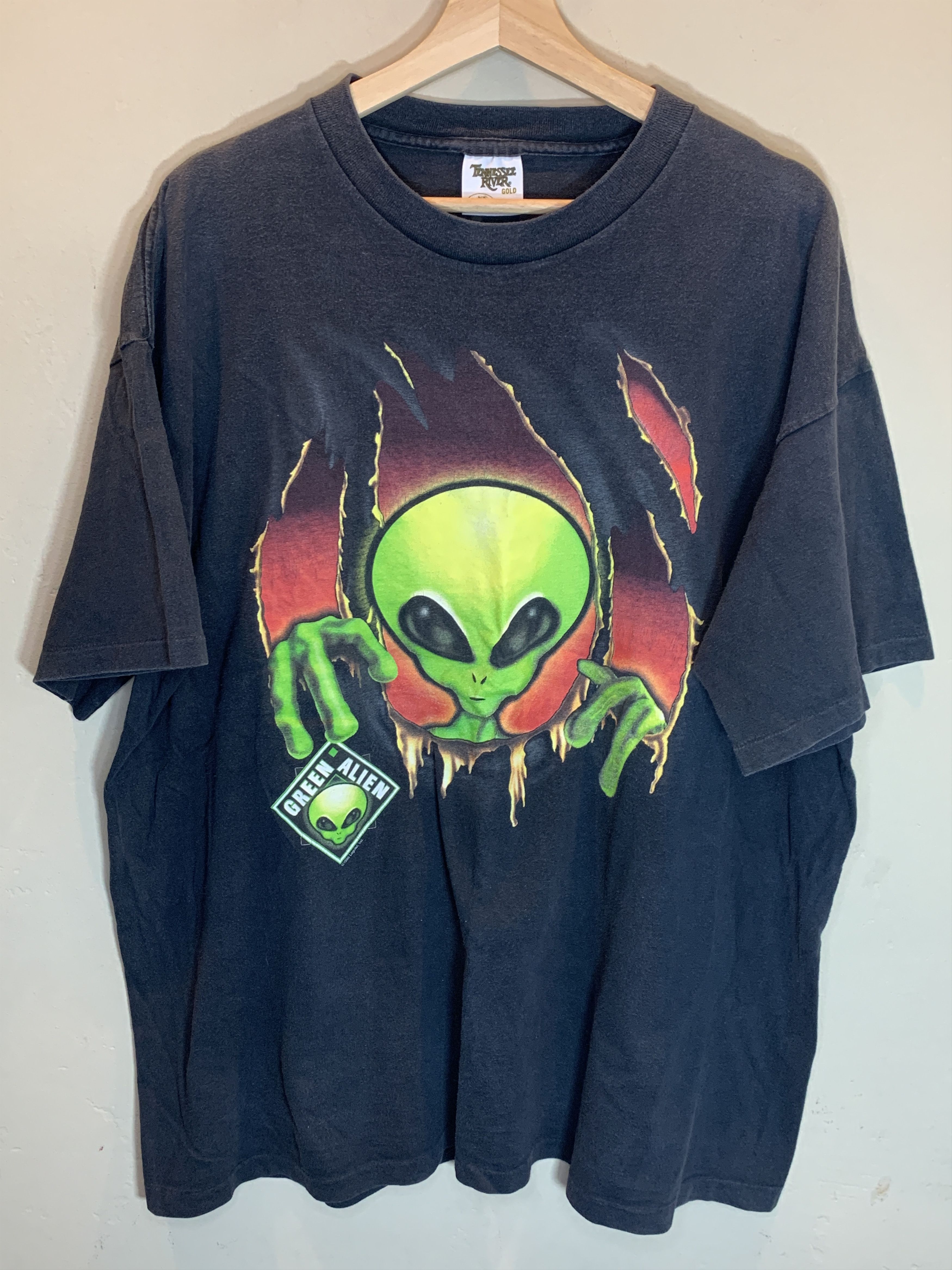 Vintage *RARE* Vintage 90’s Green Alien Single Stitch Art T-Shirt Size US XL / EU 56 / 4 - 1 Thumbnail