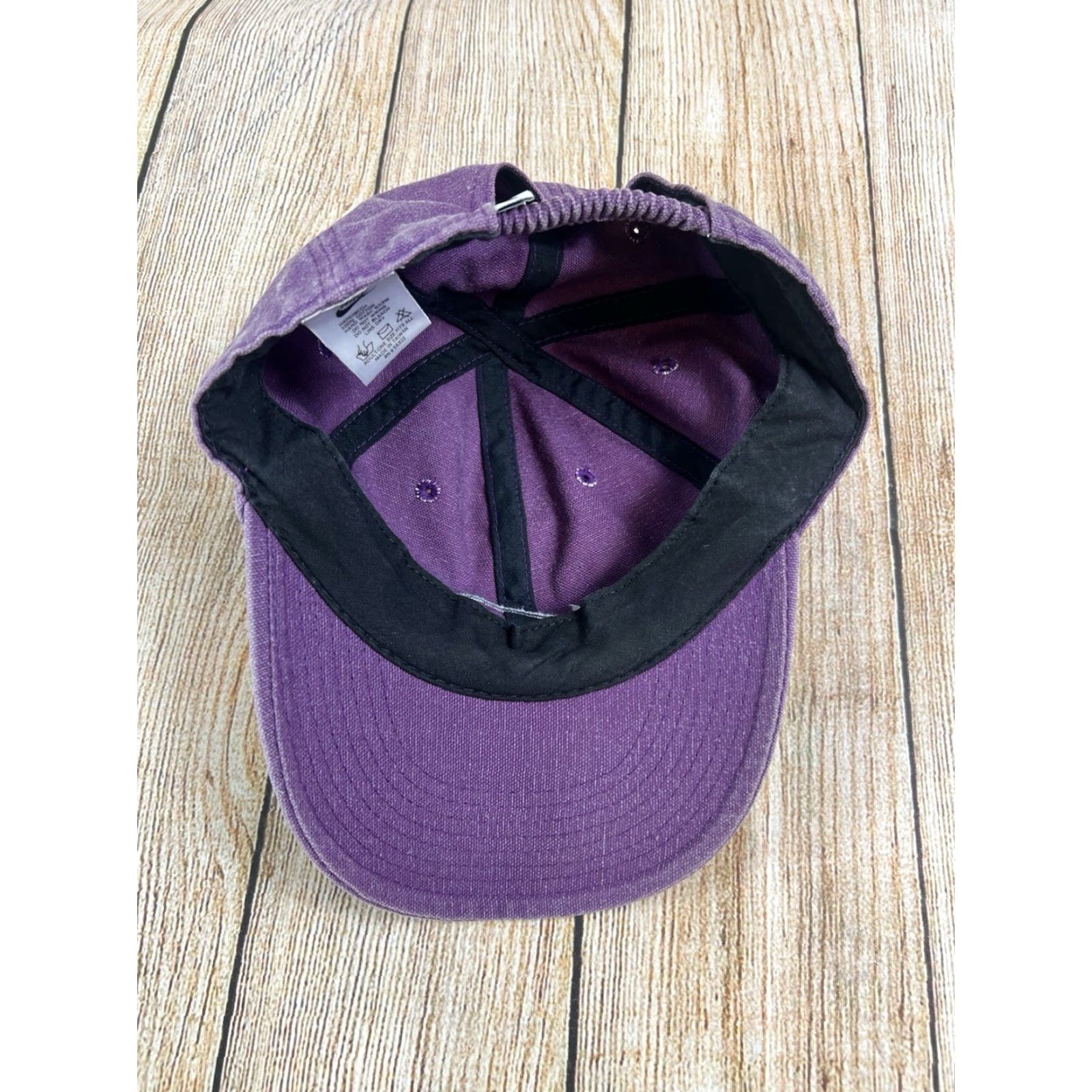 Nike VINTAGE Nike Hat Purple Silver Embroidered Swoosh One Size Adult Baseball Cap Unisex 90s Sports Classic Lightweight Cotton Size ONE SIZE - 3 Thumbnail