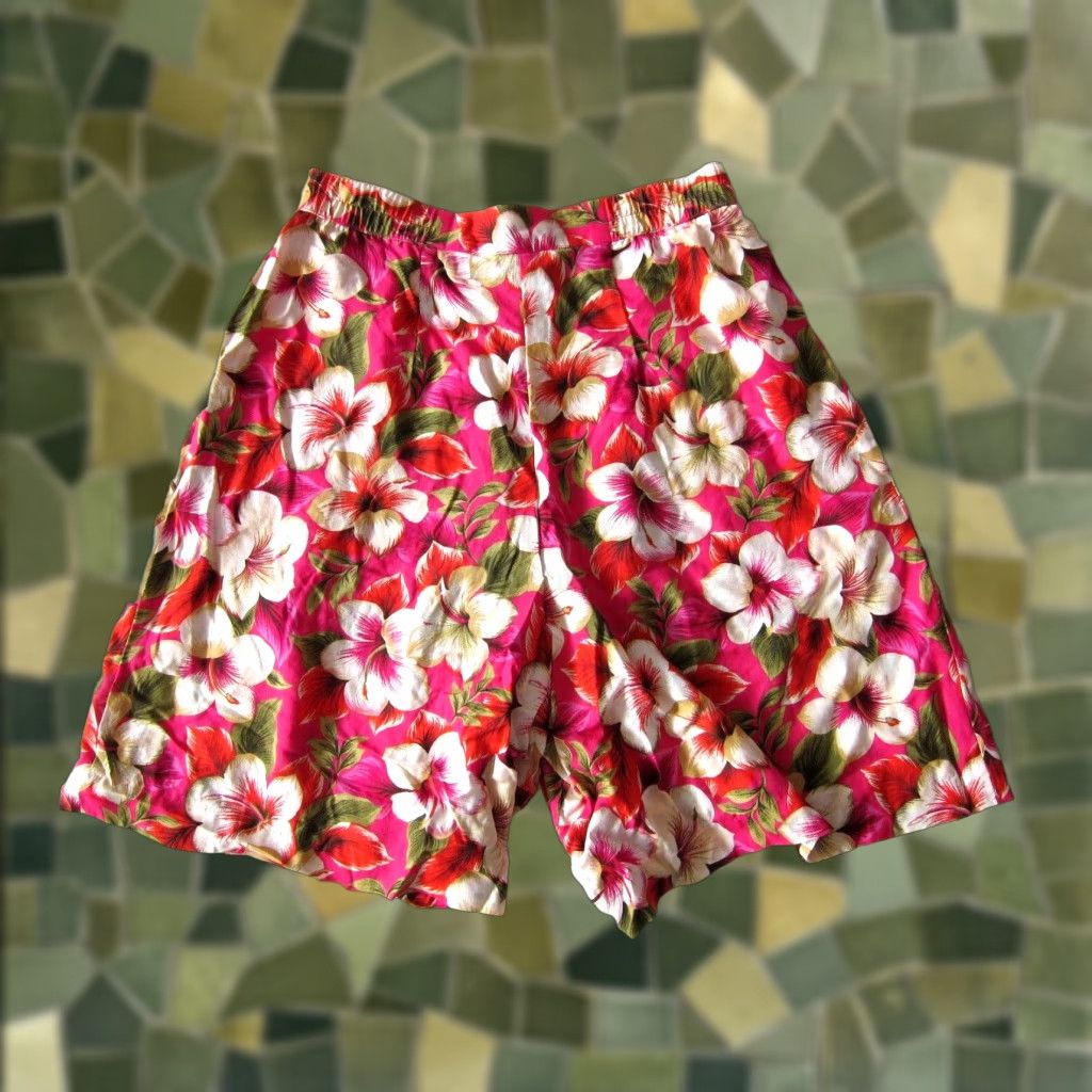 Vintage Leslie Fay Missy Bermuda Shorts Women M Pink 100% Rayon High Rise Pleated Side Pockets White Green 30" waist 16" rise 50" hip 8.5" inseam Size 32" / US 10 / IT 46 - 1 Thumbnail