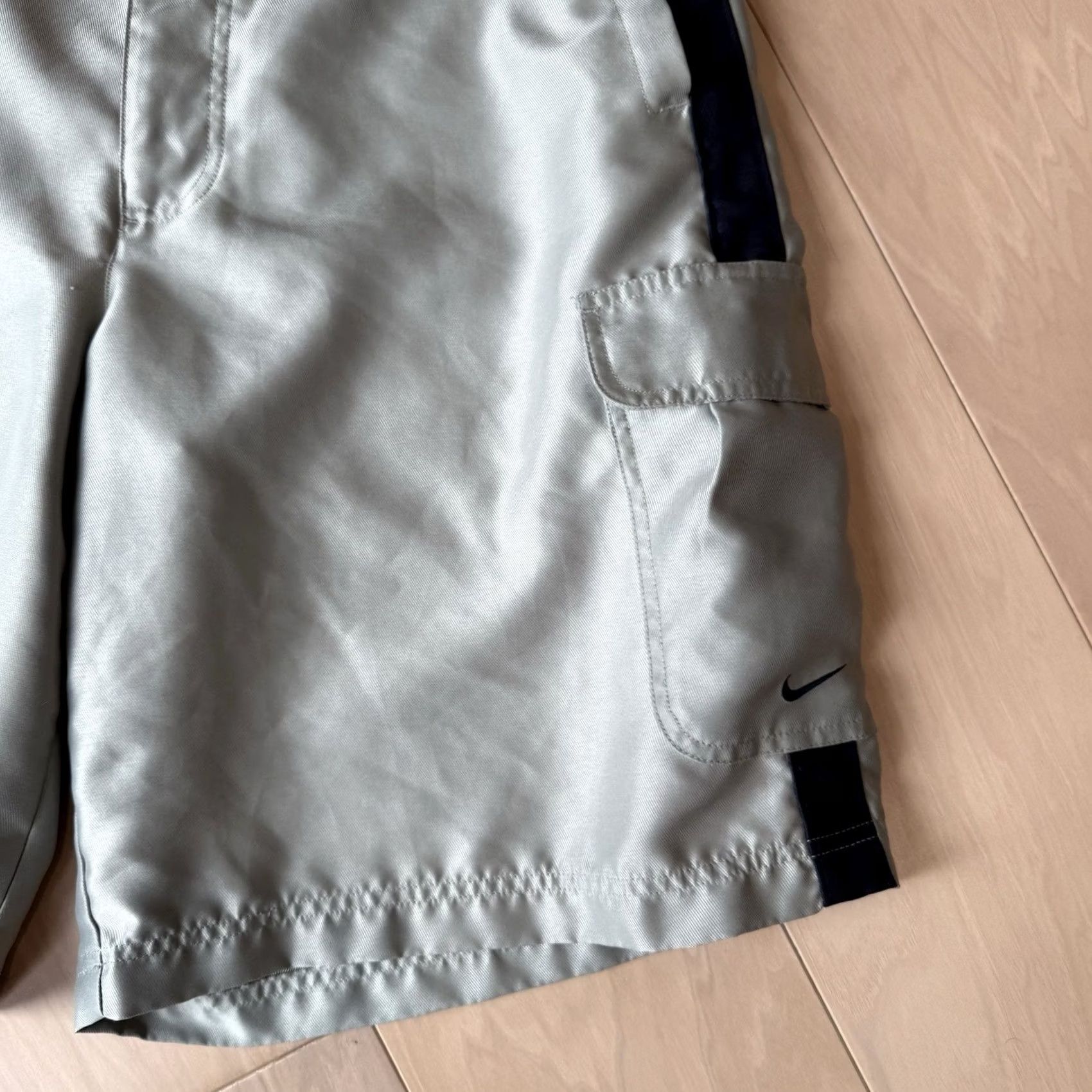 Nike VINTAGE Nike Cargo Shorts Large Gray Y2K Utility Sportswear Men 31 Inseam 11 Zak Zipper Solid Knit Cargo Pocket Mid Rise Pattern 31 in Waist Black? Size US 31 - 4 Thumbnail
