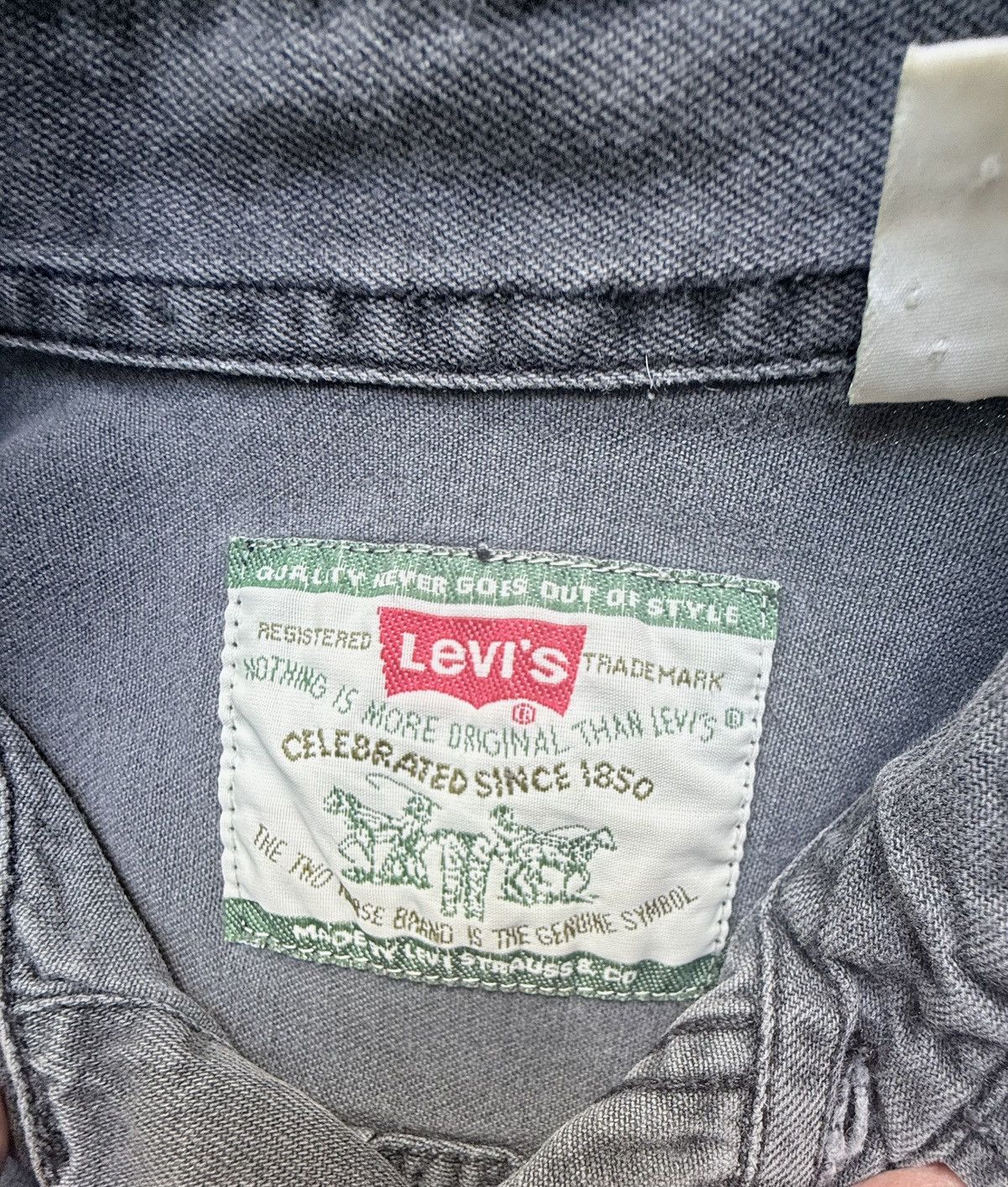 Levi's [3Q 94] Vintage Levi’s 60507-1061 Distressed Button Shirt L Size US L / EU 52-54 / 3 - 4 Thumbnail