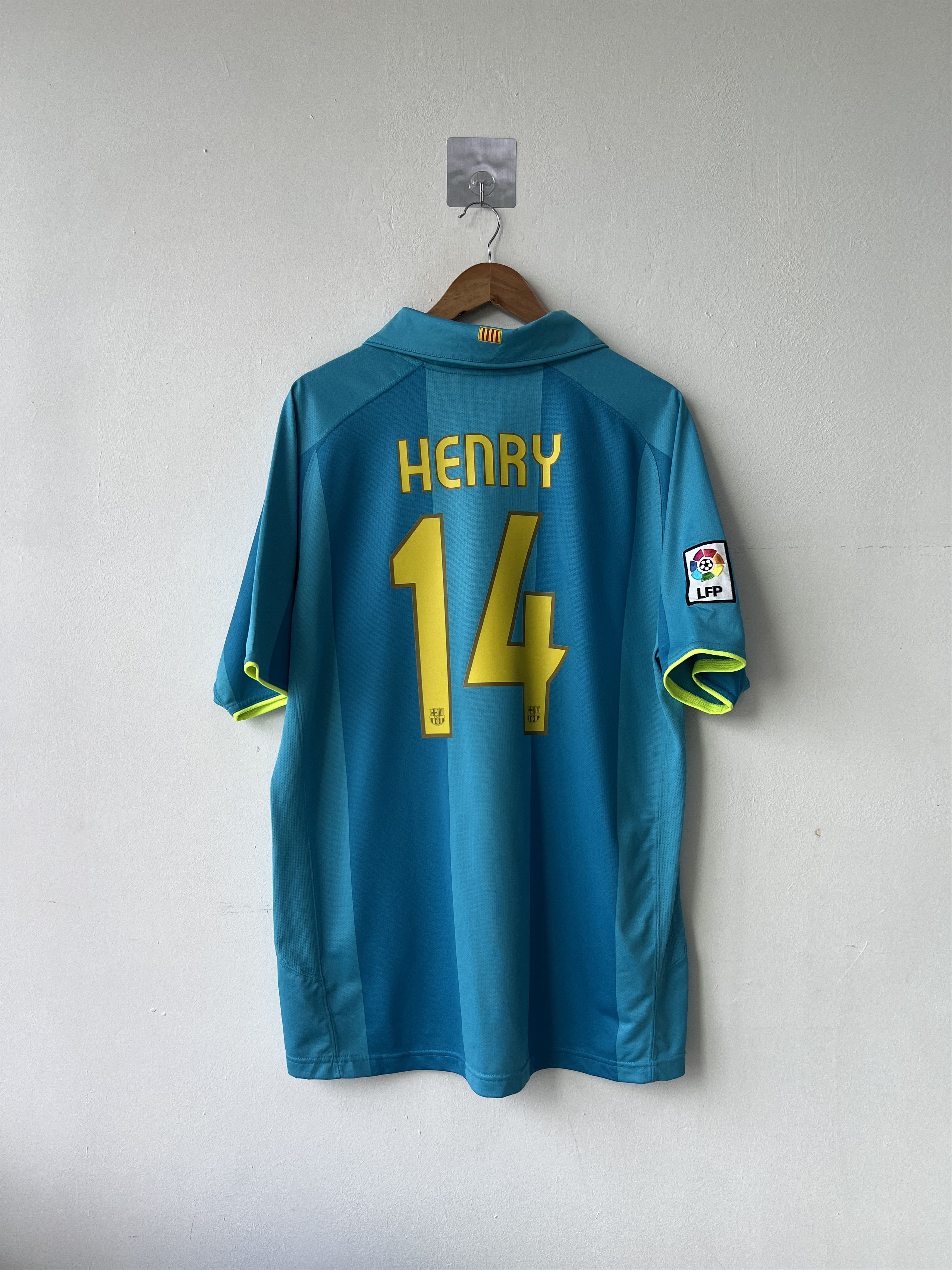 Nike (XL) Barcelona 2007-09 Away Kit Henry #14 Size US XL / EU 56 / 4 - 1 Thumbnail