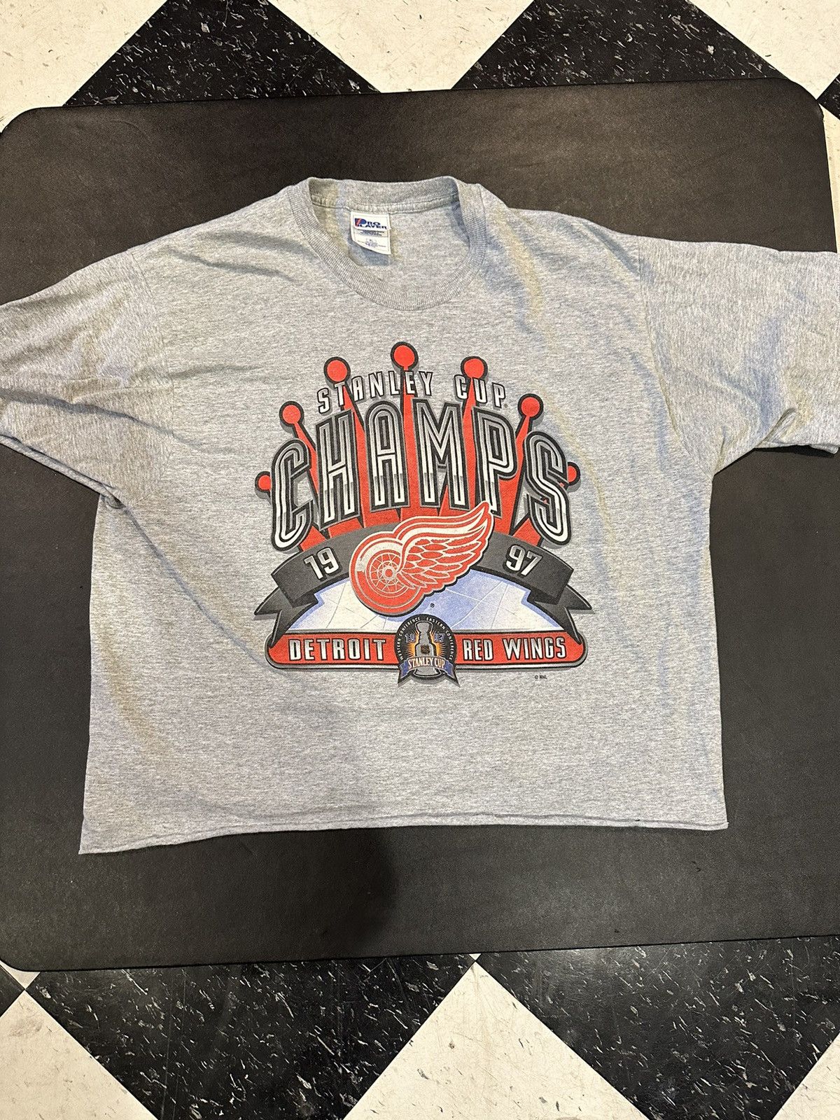 NHL × Red Wing × Vintage Scissor Cut Cropped Red Wing Stanley Cup T Shirt Size US XL / EU 56 / 4 - 1 Thumbnail