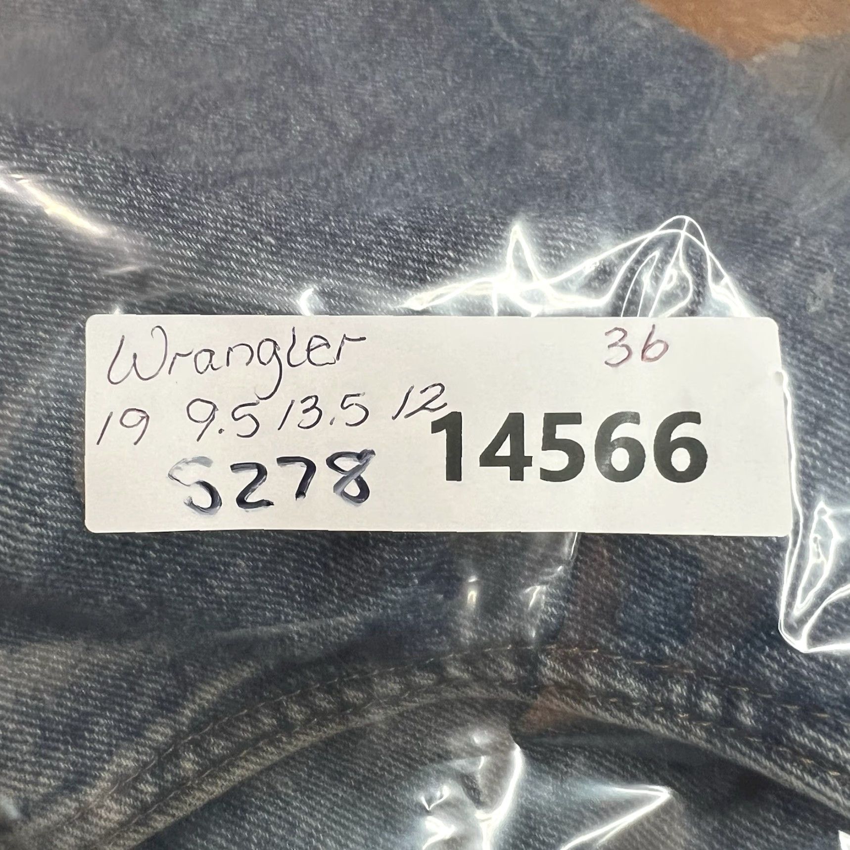 Wrangler VINTAGE Wrangler Men's Denim Shorts Bermuda 36 Waist Distressed 9.5 Inseam Blue 90s Casual Size US 36 / EU 52 - 7 Thumbnail