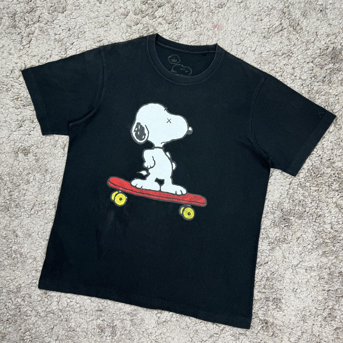 Kaws UT Kaws x Peanut T-shirt Size US L / EU 52-54 / 3 - 4 Thumbnail