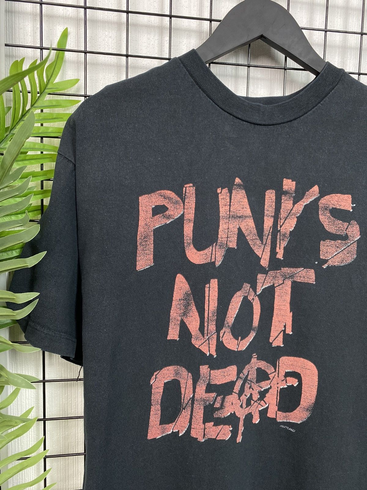 Other Vintage Punks Not Dead Distressed Tee Rock T shirt band rock Size US L / EU 52-54 / 3 - 7 Thumbnail