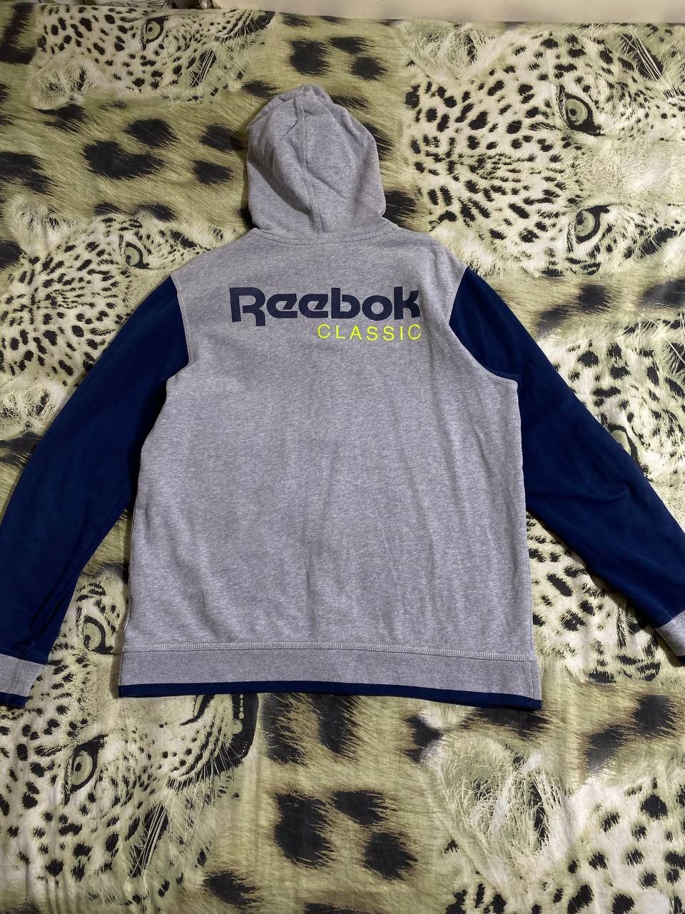 Reebok × Vintage Rare Vintage Reebok Big Logo Essentials Sweatshirt Size US L / EU 52-54 / 3 - 10 Thumbnail