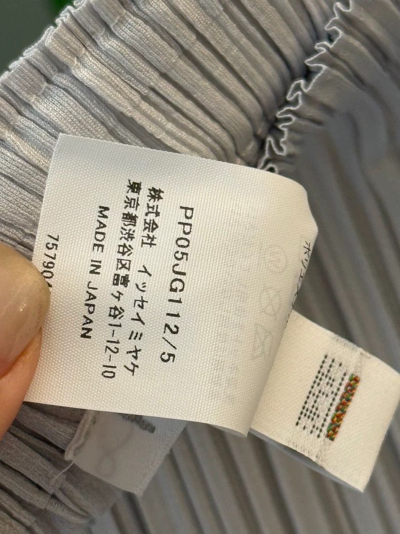 Issey Miyake Issey Miyake size:5 Light grey pleated skirt Size 42" / US 20 - 3 Thumbnail