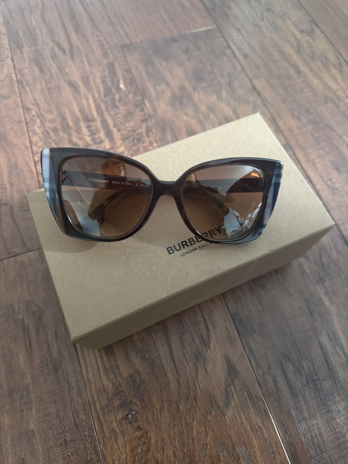 Burberry Burberry Cat-eye sunglasses Size ONE SIZE - 1 Thumbnail