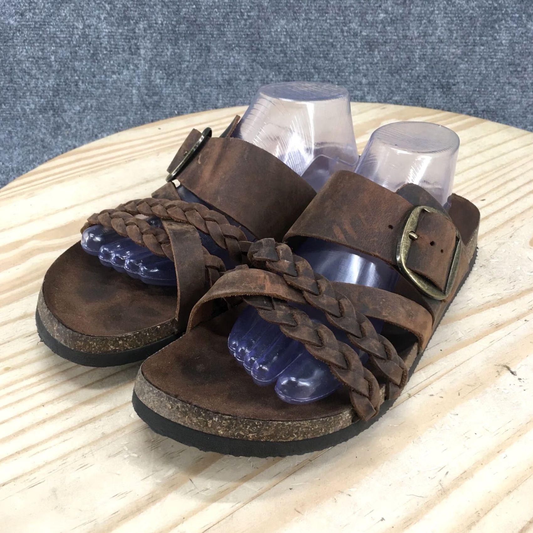 Vintage White Mountain Sandals Womens 11 M Healing Footbed Flip Flops Brown Leather Shoes Size US 11 / IT 41 - 3 Thumbnail