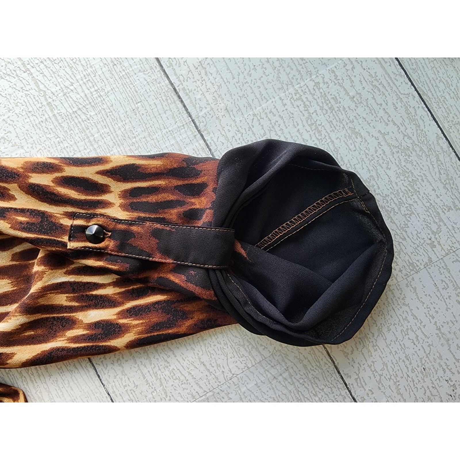 Other Cato Est. 1946 Leopard Print V-Neck Blouse Roll Tab Sleeves Size M / US 6-8 / IT 42-44 - 8 Thumbnail
