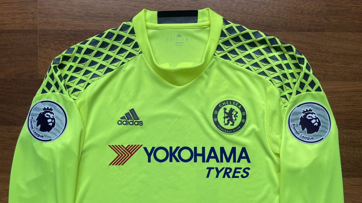 Adidas × Vintage CHELSEA ADIDAS 2016/2017 FOOTBALL GK JERSEY #13 COURTOIS Size US M / EU 48-50 / 2 - 3 Thumbnail