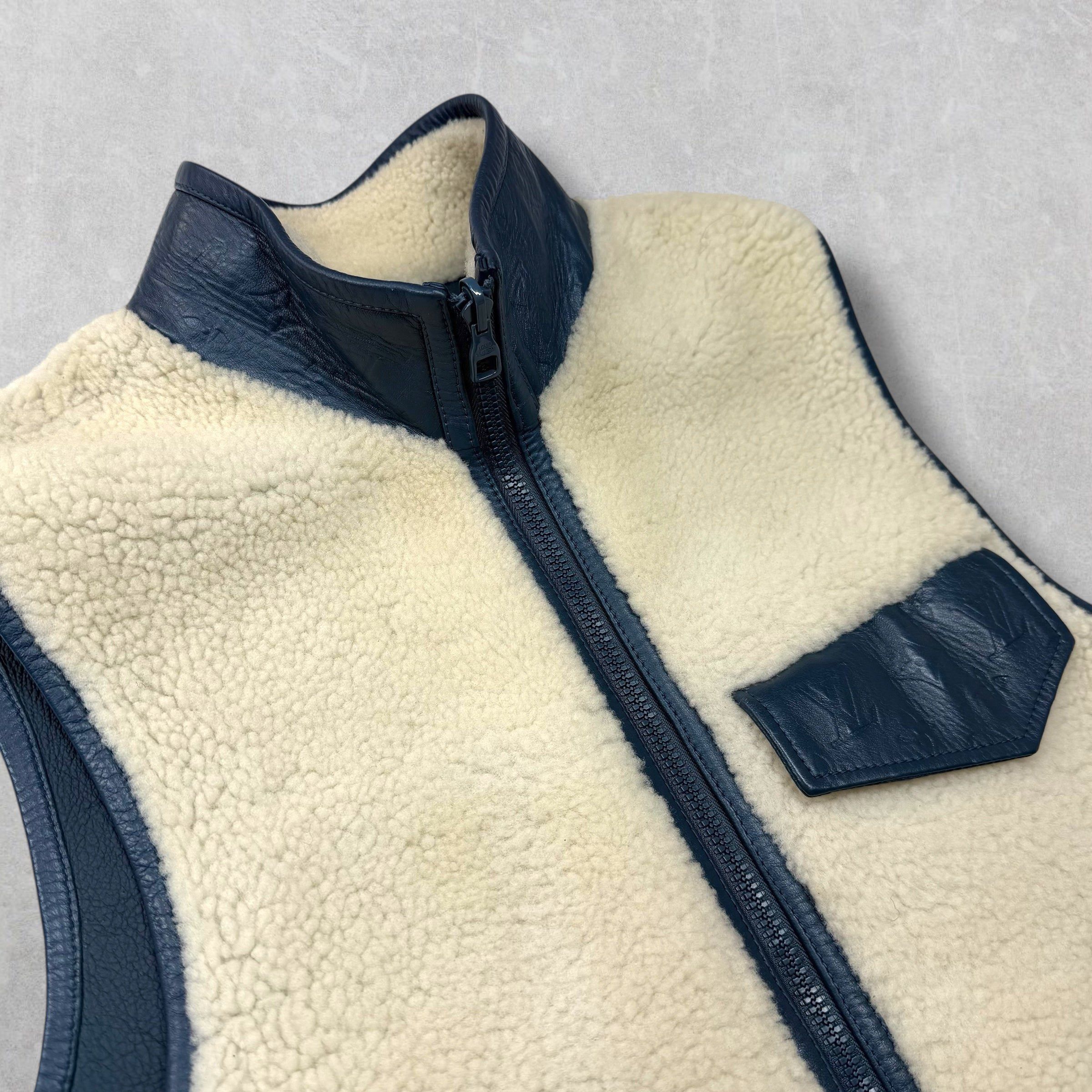 Louis Vuitton Louis Vuitton Reversible Shearling Gilet 46 (S) Size US S / EU 44-46 / 1 - 5 Thumbnail