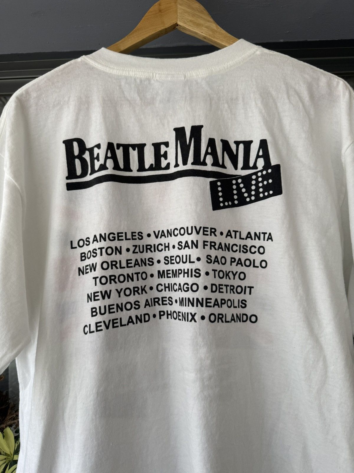 Band Tees Rare Vintage 00’s BeatleMania Live tribute Size US L / EU 52-54 / 3 - 8 Thumbnail