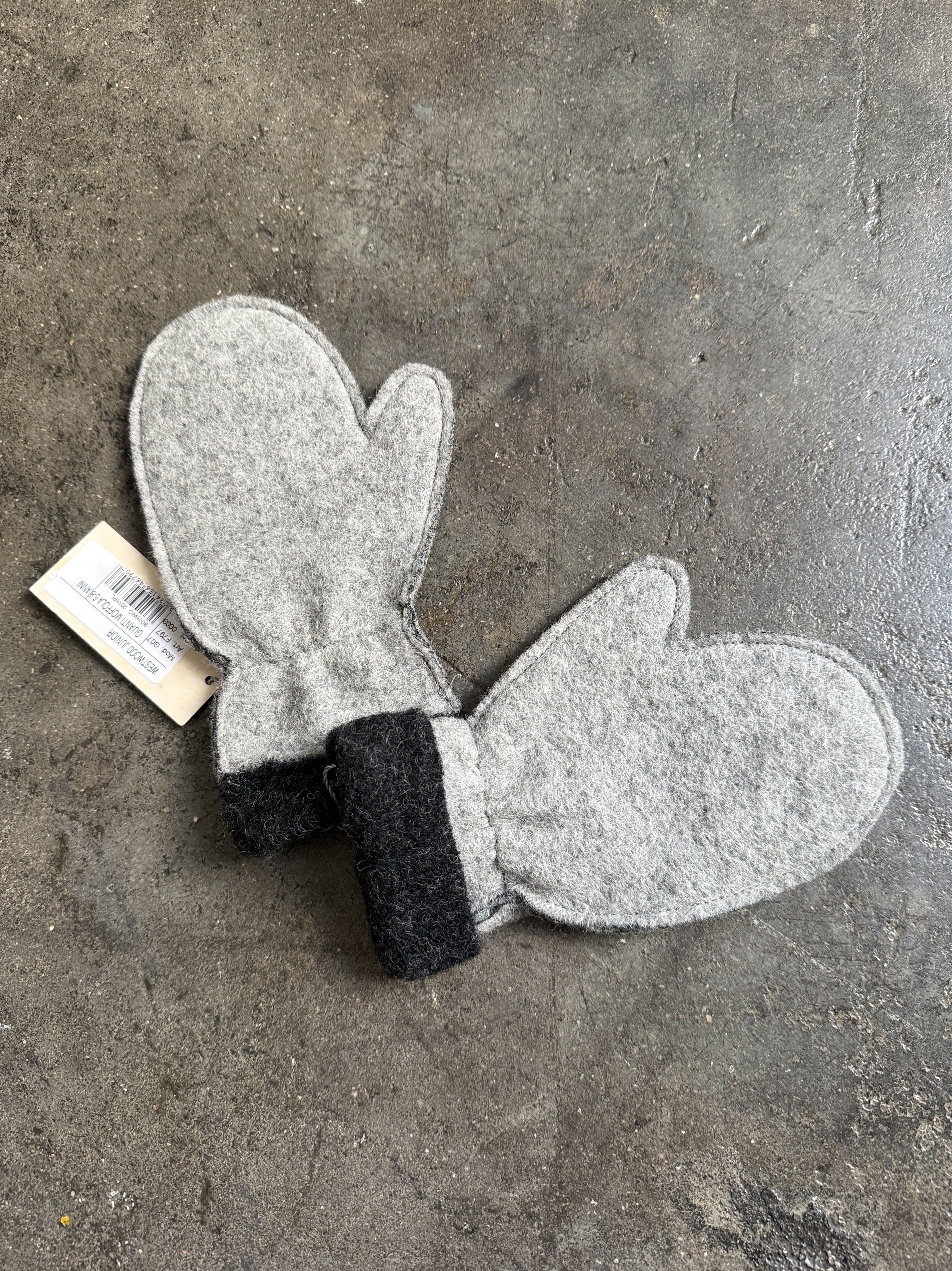 Vivienne Westwood Brand New Vivienne Westwood Wool Children Mittens Size ONE SIZE - 2 Thumbnail