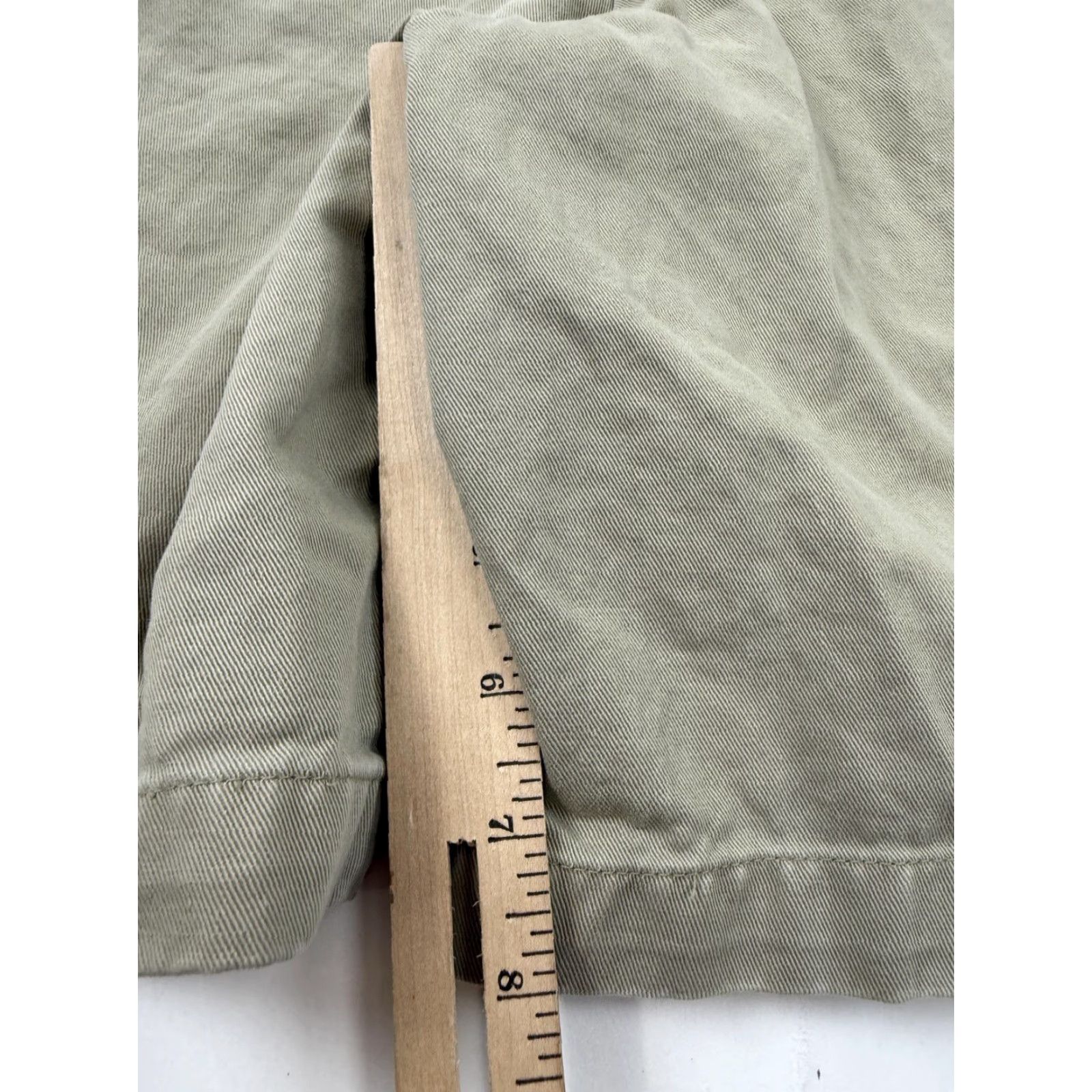 Gap Gap Khakis Shorts Mens 33 Khaki Relaxed Fit Chino 9 Inseam Flat Front Casual Size US 33 - 6 Thumbnail