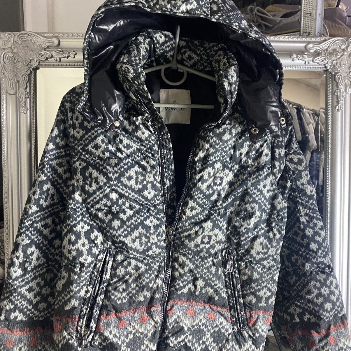 Moncler moncler puffer coat camouflage printed down. AUTHENTICATED Size US XS / EU 42 / 0 - 2 Thumbnail
