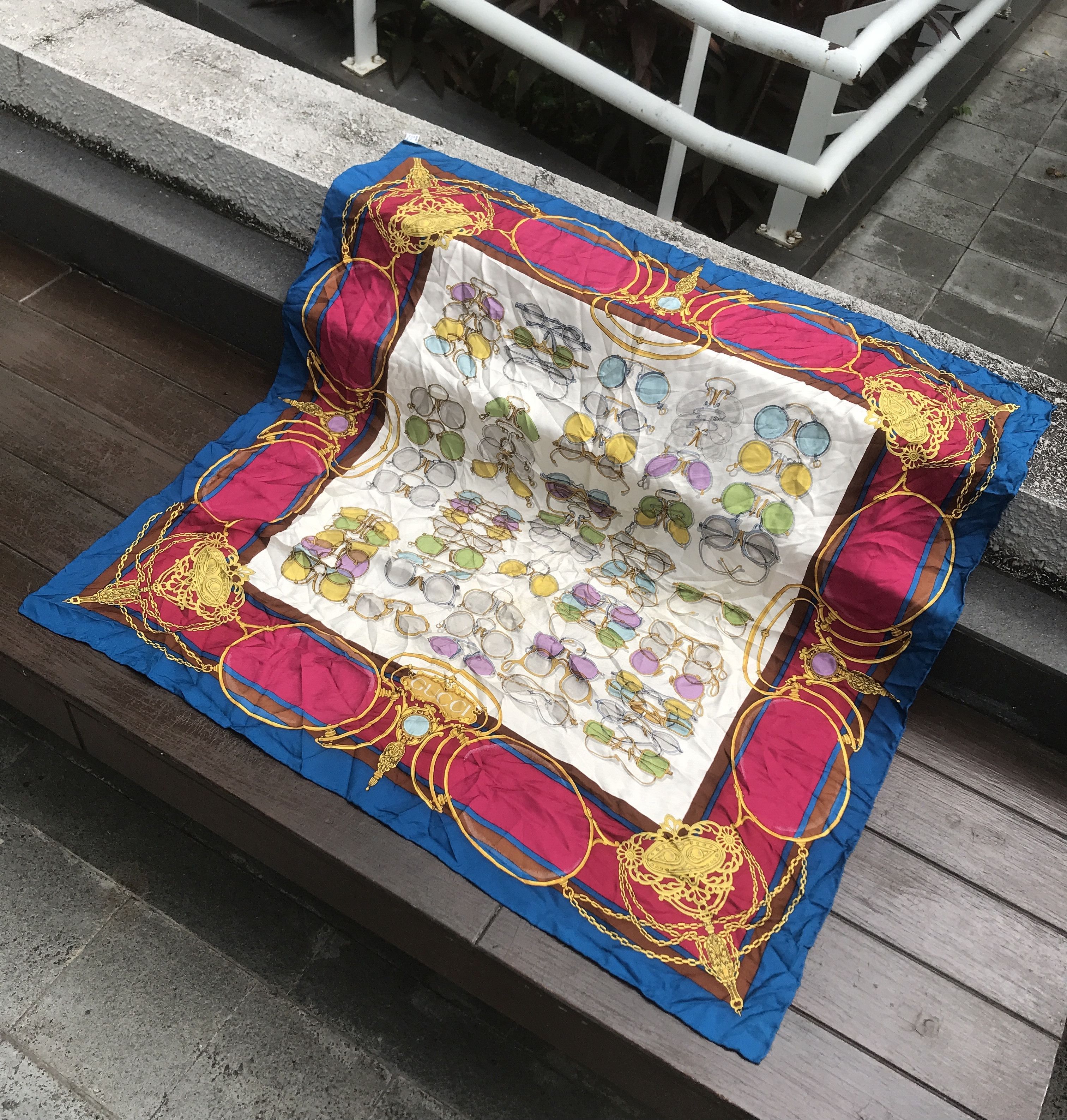 Gucci 💥 RARE 💥 Gucci 90's sunglass print silk scarf Size ONE SIZE - 1 Thumbnail