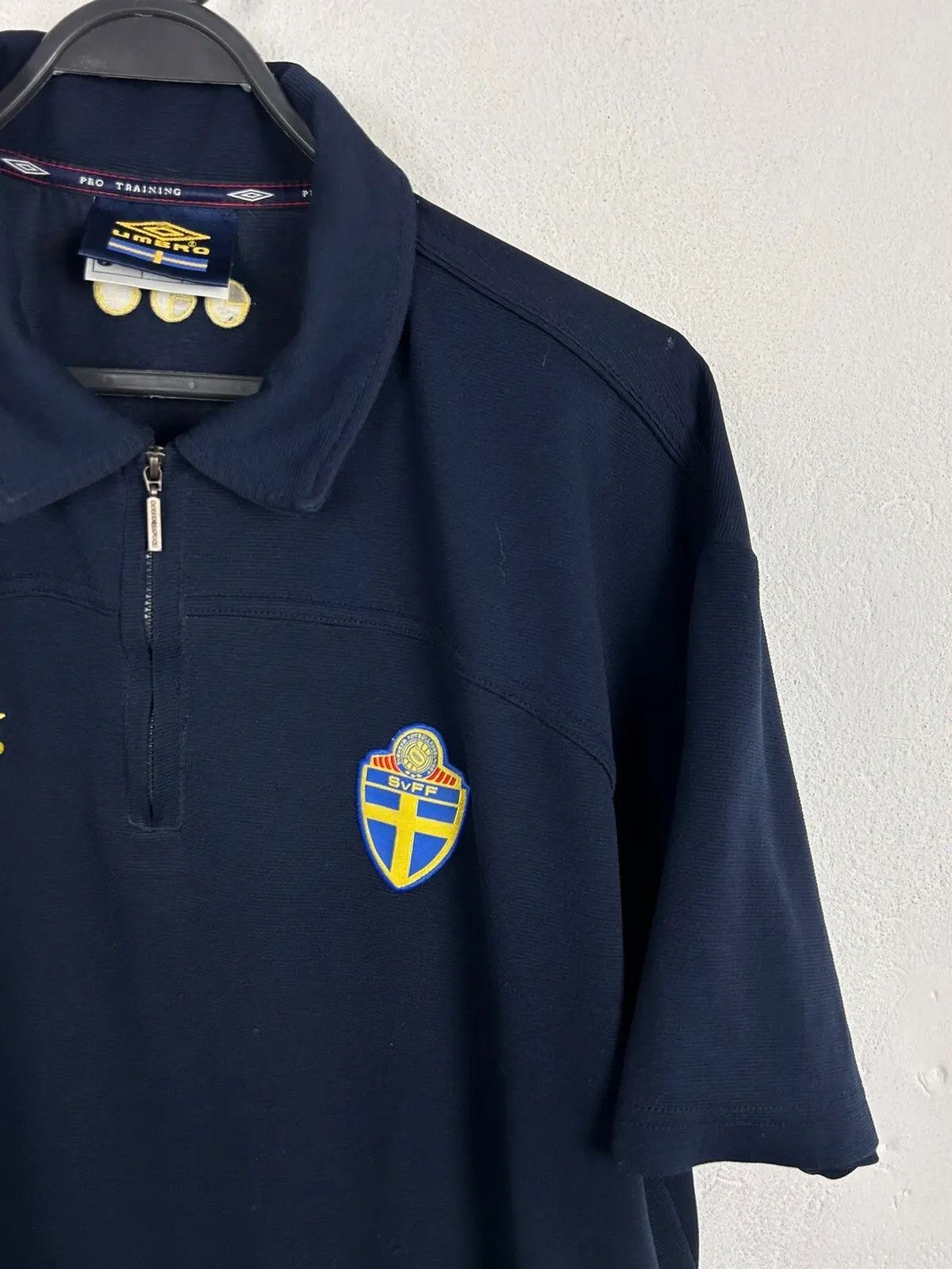 Vintage 00s Vintage Umbro Sweden SVFF Soccer Training Zip Polo Shirt Size US XL / EU 56 / 4 - 2 Thumbnail