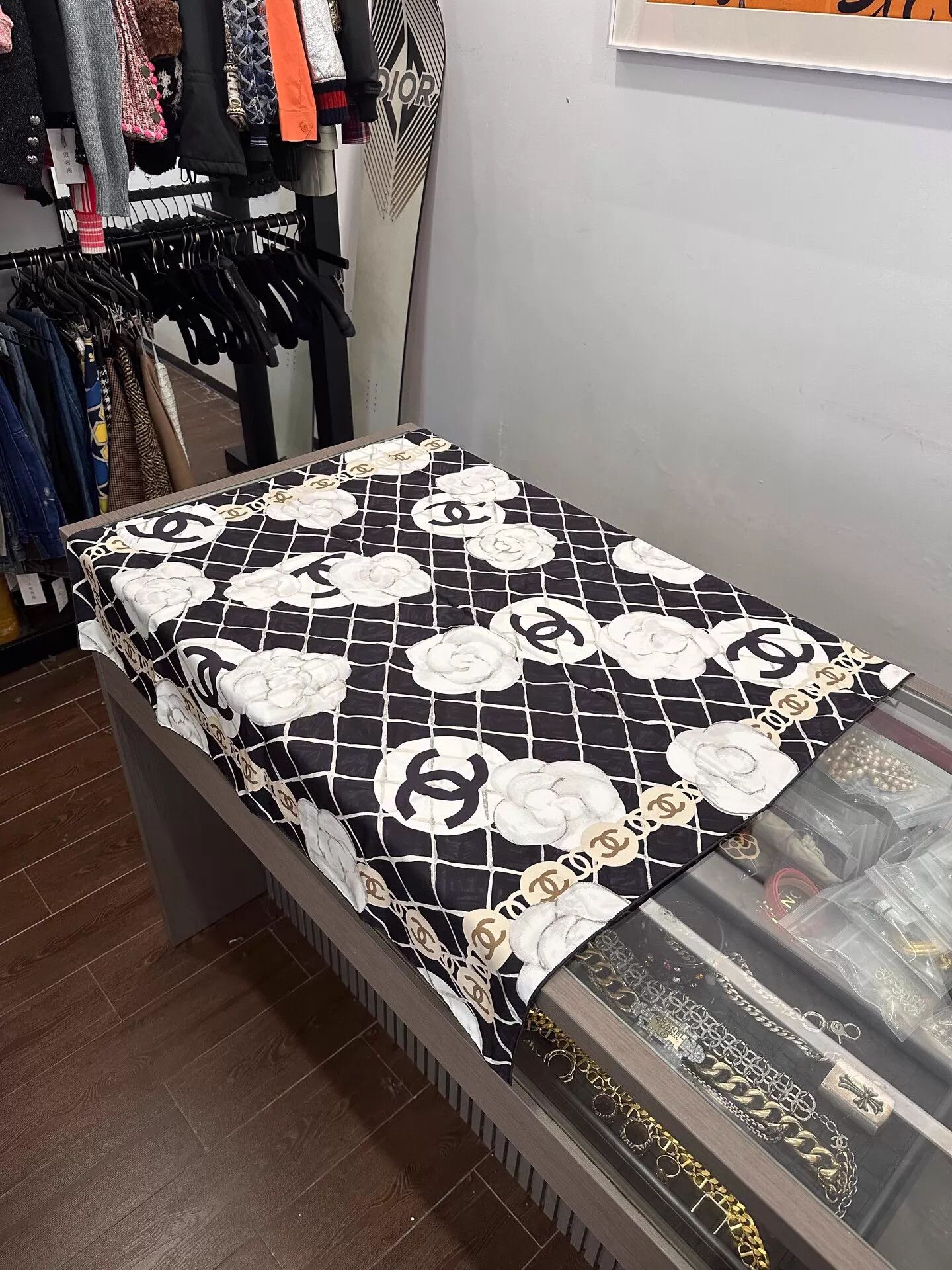 Chanel Chanel Camellia CC print silk scarf black white new Size ONE SIZE - 1 Thumbnail