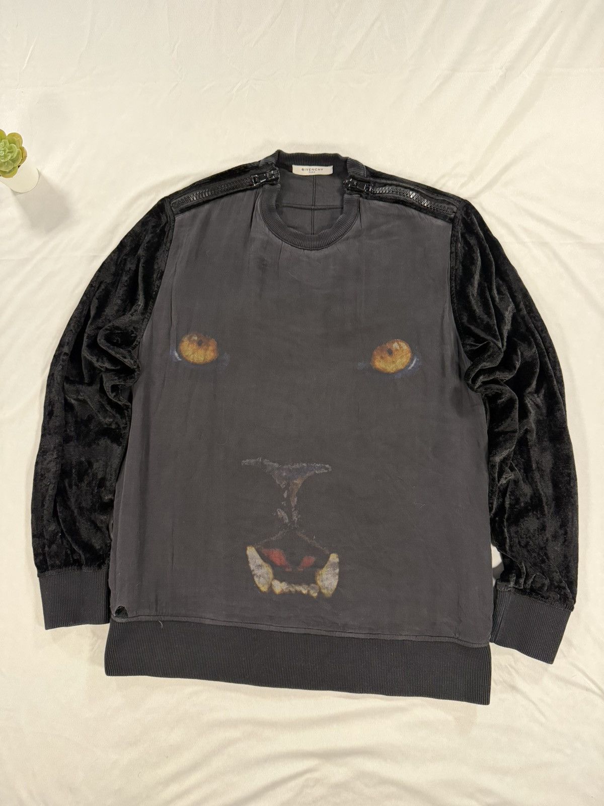 Givenchy Givenchy Black Cat Velour Sweater Size 40 /M Shoulder Zip Size US M / EU 48-50 / 2 - 1 Thumbnail