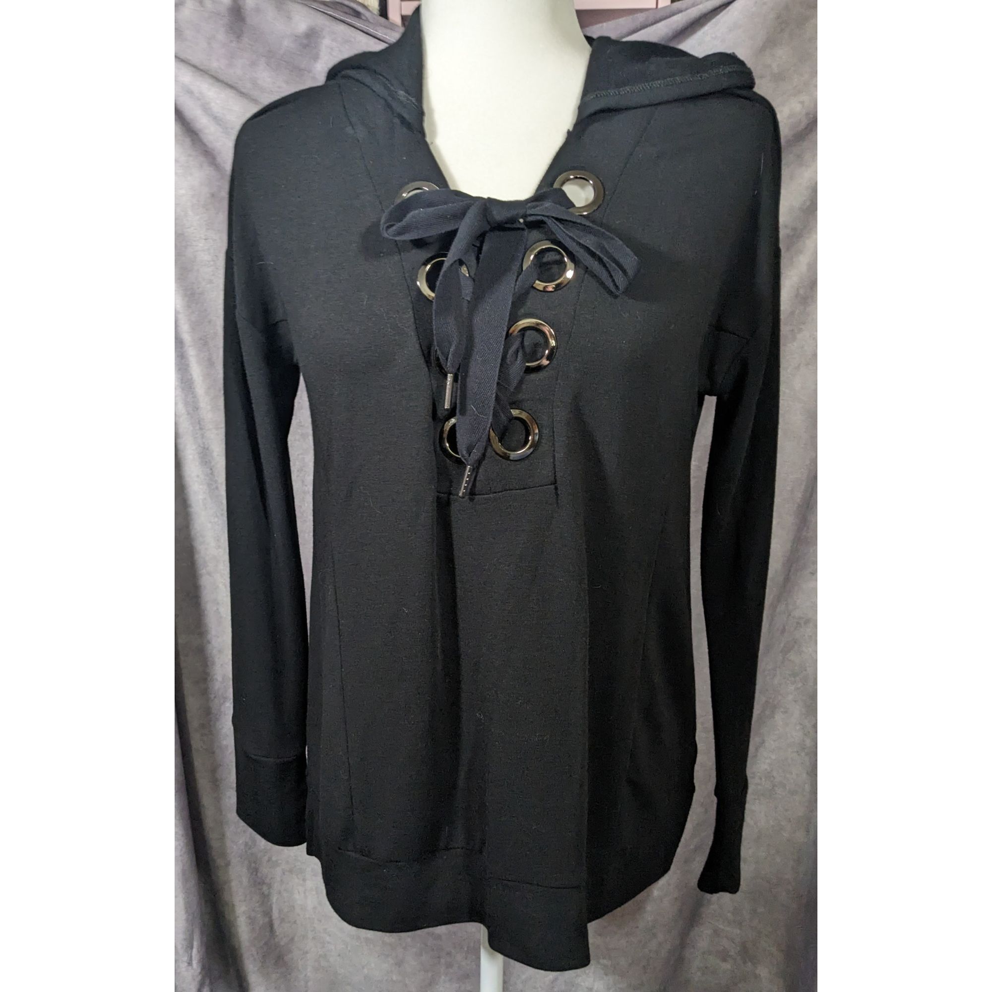 Neiman Marcus Neiman Marcus Gothic Chunky Lace Neck Hooded Top Size Small Size S / US 4 / IT 40 - 11 Thumbnail