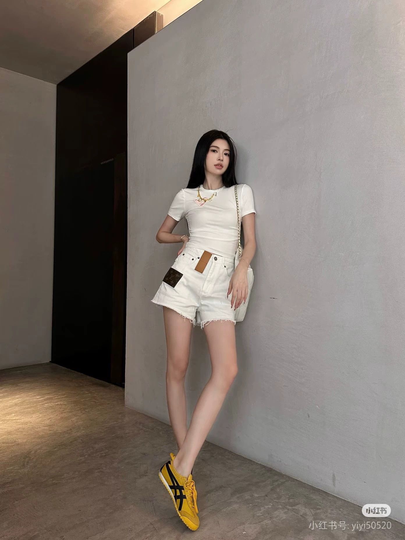 Louis Vuitton Louis Vuitton white colorblocked leather denim shorts 36 Size 26" / US 2 / IT 38 - 8 Thumbnail