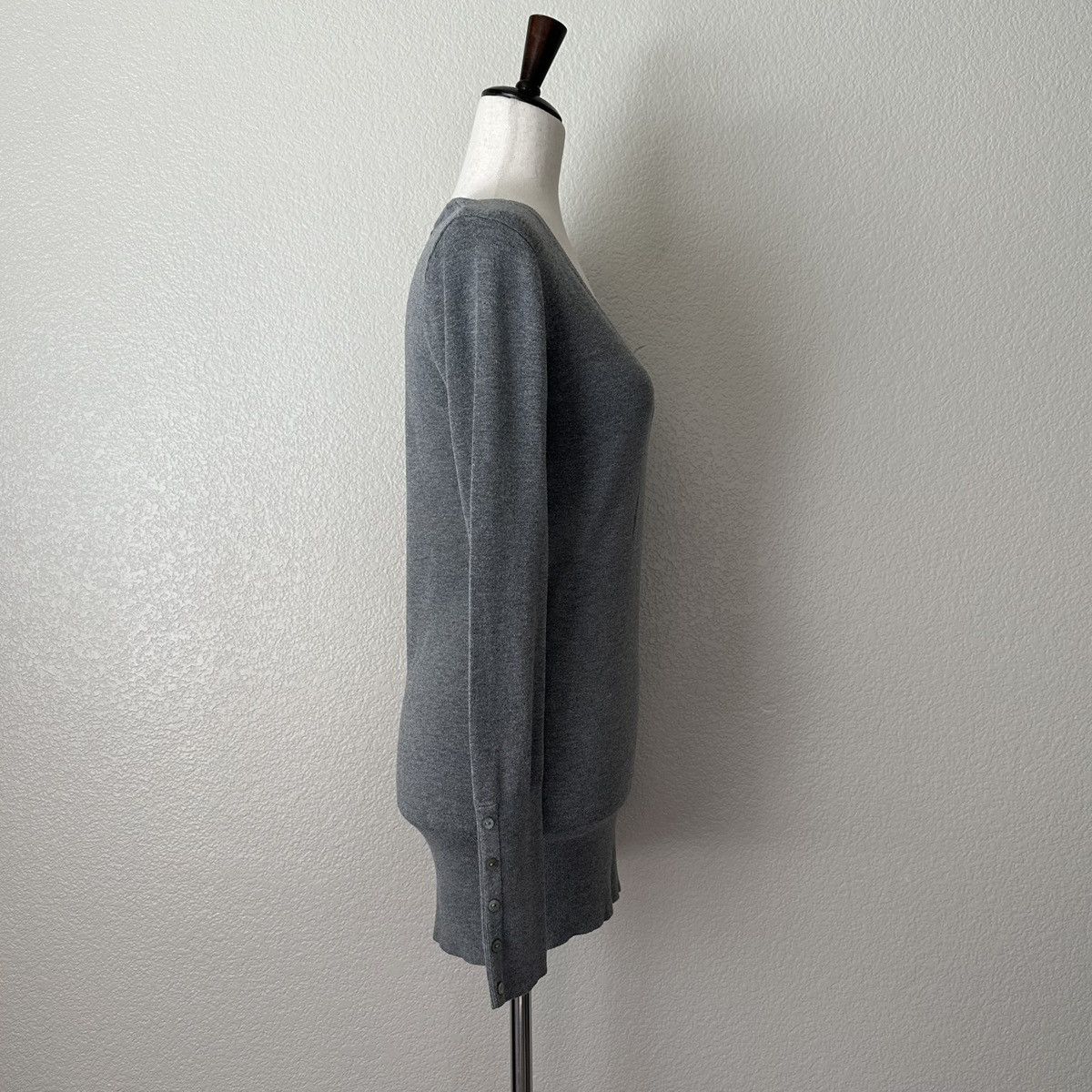 Zara Zara Gray V-neck Long Sleeves Button Cuffs Pullover Sweater Size M / US 6-8 / IT 42-44 - 7 Thumbnail