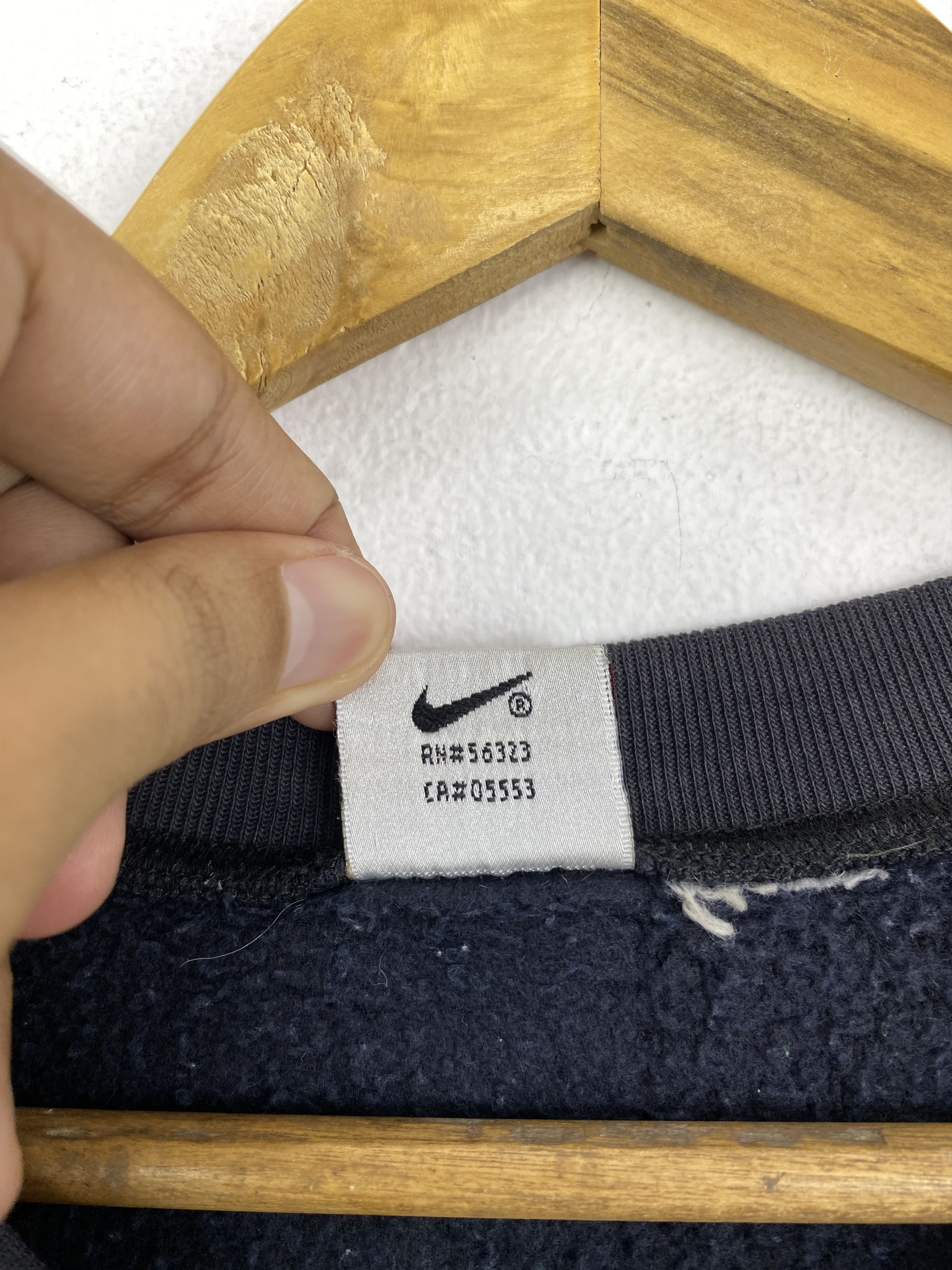 Nike Vintage 90s Nike Small Logo Crewneck Sweatshirt SH0141 Size US XL / EU 56 / 4 - 8 Thumbnail