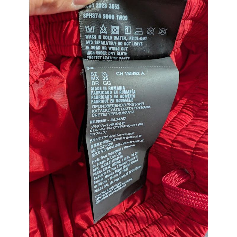 Prada o1rshd1 RE-Nylon Piuma Trousers in Red Size US 36 / EU 52 - 19 Thumbnail