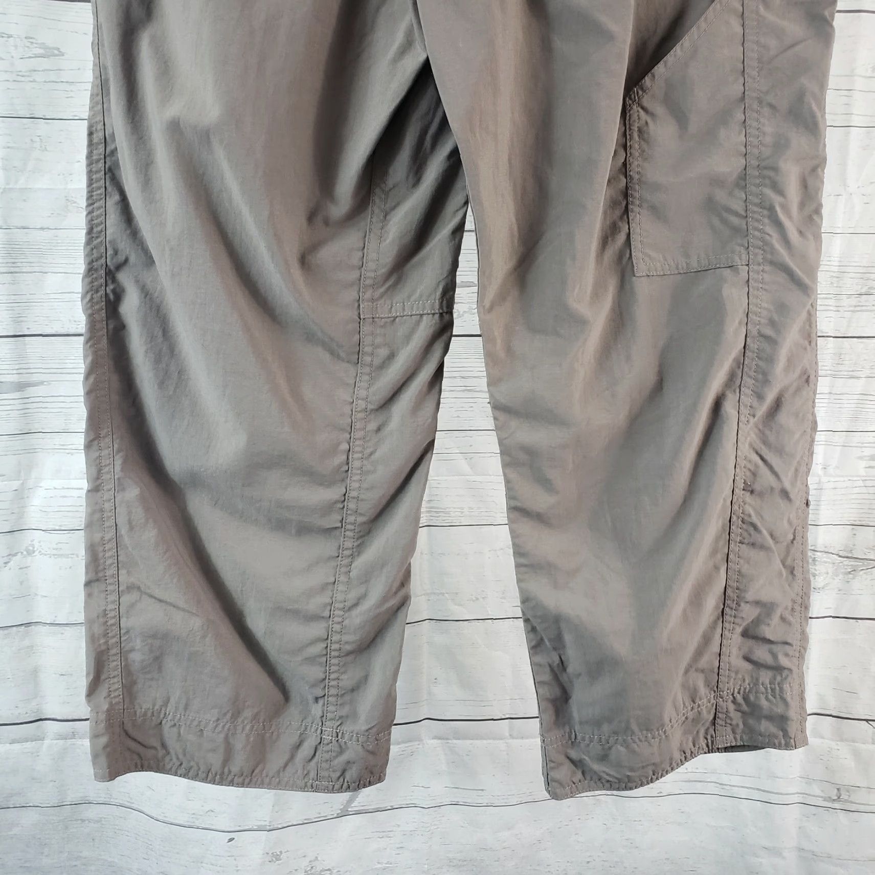 Mountain Hardwear Mountain Hardwear Womens Cropped Pants Sz 8 Gray Mid Rise Nylon Shirt Size 30" / US 8 / IT 44 - 5 Thumbnail