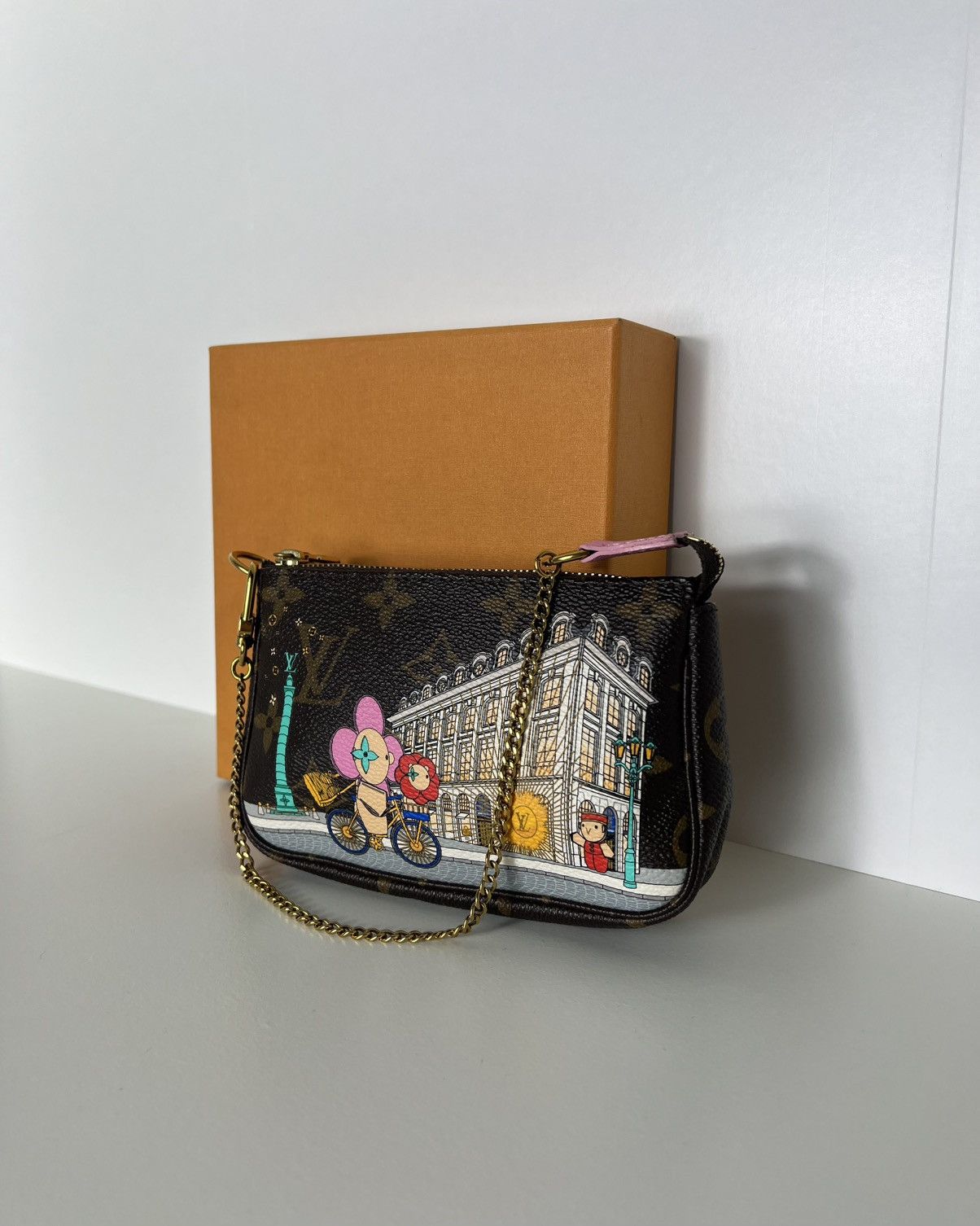 Louis Vuitton Louis Vuitton Vivienne Mini Monogram Pochette Size ONE SIZE - 1 Thumbnail