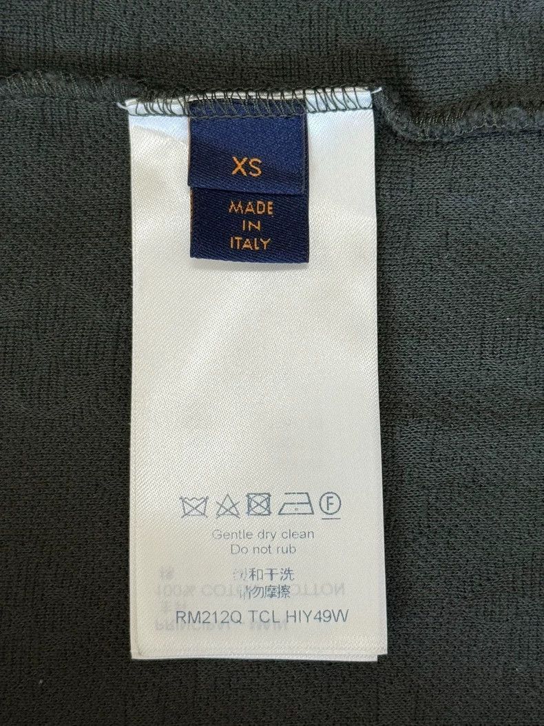 Louis Vuitton LV XS Dark Print Pocket T-shirt-2507 Size US XS / EU 42 / 0 - 8 Thumbnail