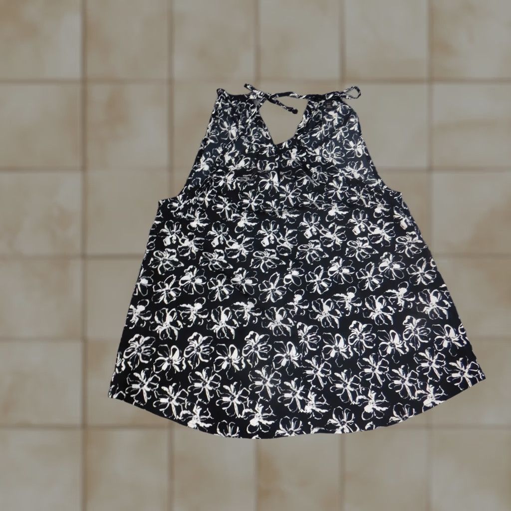 Banana Republic Banana Republic Blouse Shirt Petites Womens XS Black Floral Sleeveless Crew Neck Pullover Casual Button Polyester Vintage? No (adjusted) Size XS / US 0-2 / IT 36-38 - 1 Thumbnail