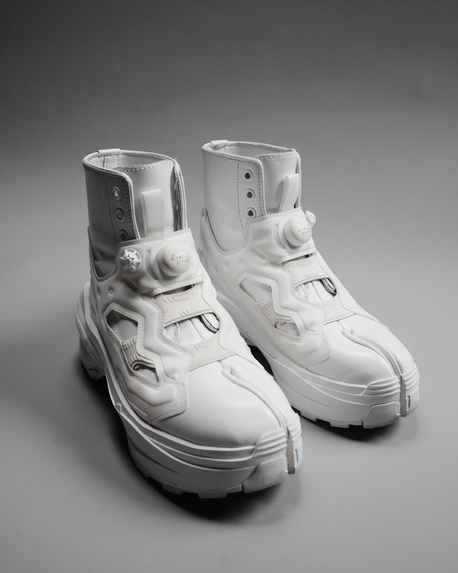 Maison Margiela Reebok 足袋 ハイカット スニーカー 白 Maison Margiela × Reebok Maison Margiela × Reebok Tabi Instapump