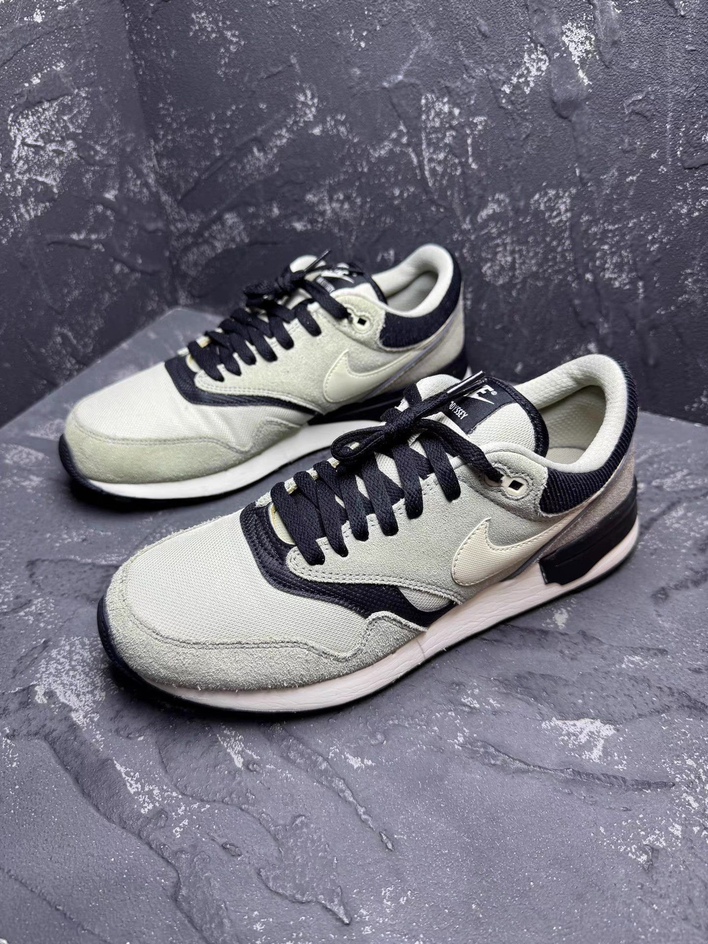 Nike Nike Black & White Suede Running Shoes Q10 Size US 8.5 / EU 41-42 - 1 Thumbnail