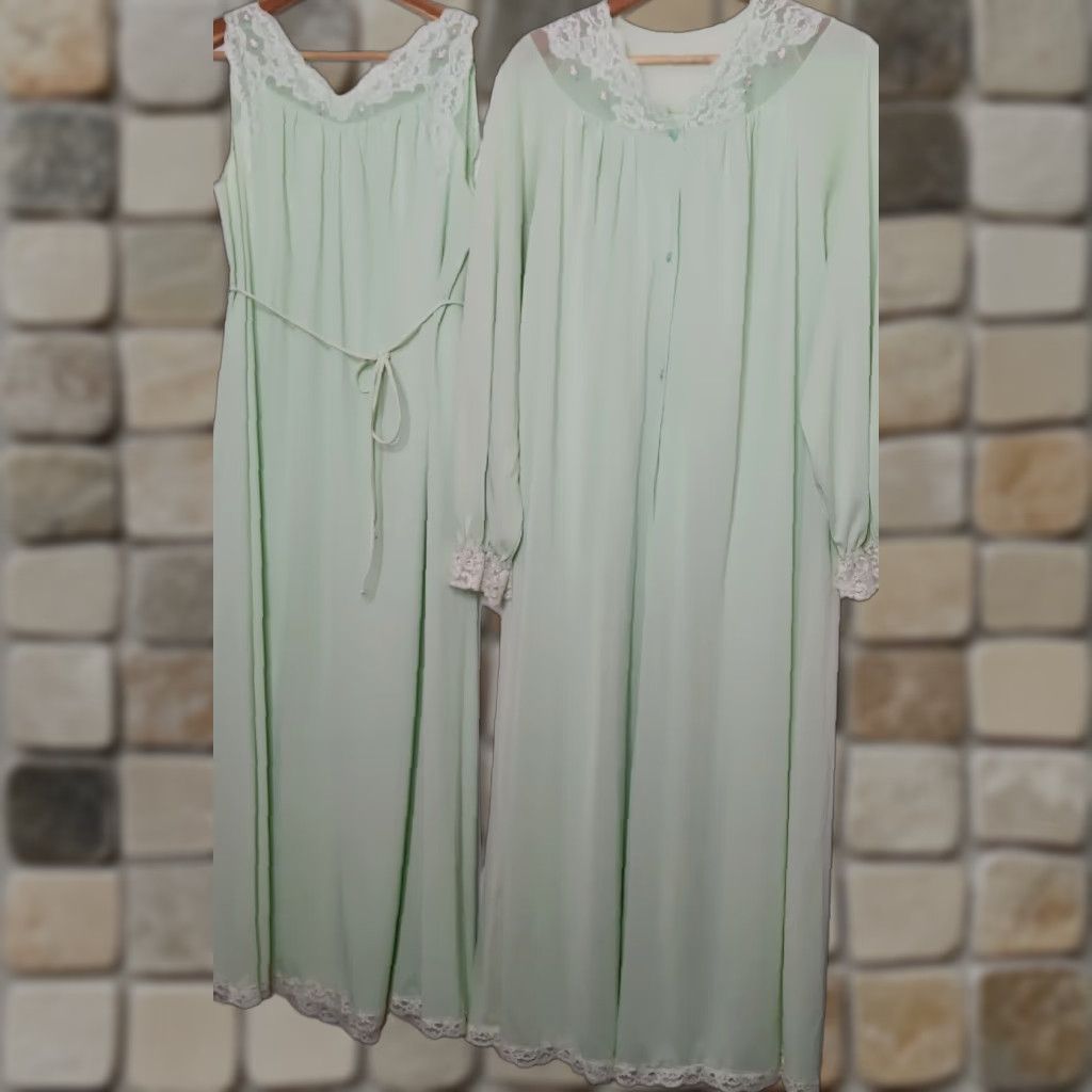 Vintage VINTAGE ShadowLine Green Lace Nightgown Set 2 Piece Long Vintage Sleepwear Womens Medium Size ONE SIZE - 1 Thumbnail