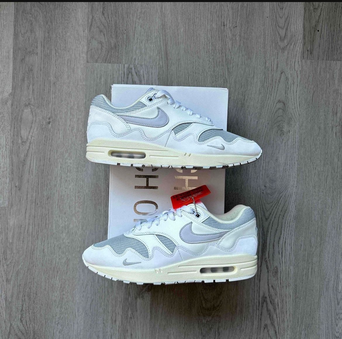 Nike × Patta Size 9 - Nike Patta Air Max 1 Waves White Pure Platinum Size US 9 / EU 42 - 1 Thumbnail