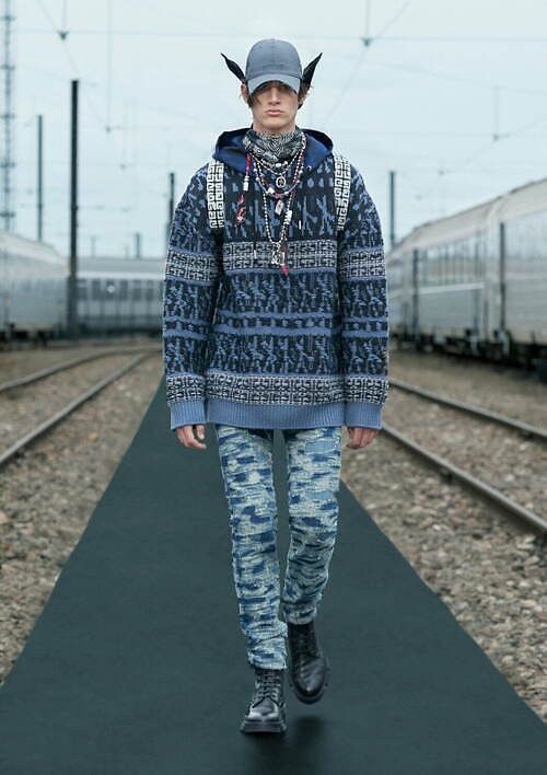 Givenchy GIVENCHY 22SS ×CHITO OVERSIZED JUMPER KNIT SWEATER Size US L / EU 52-54 / 3 - 2 Thumbnail